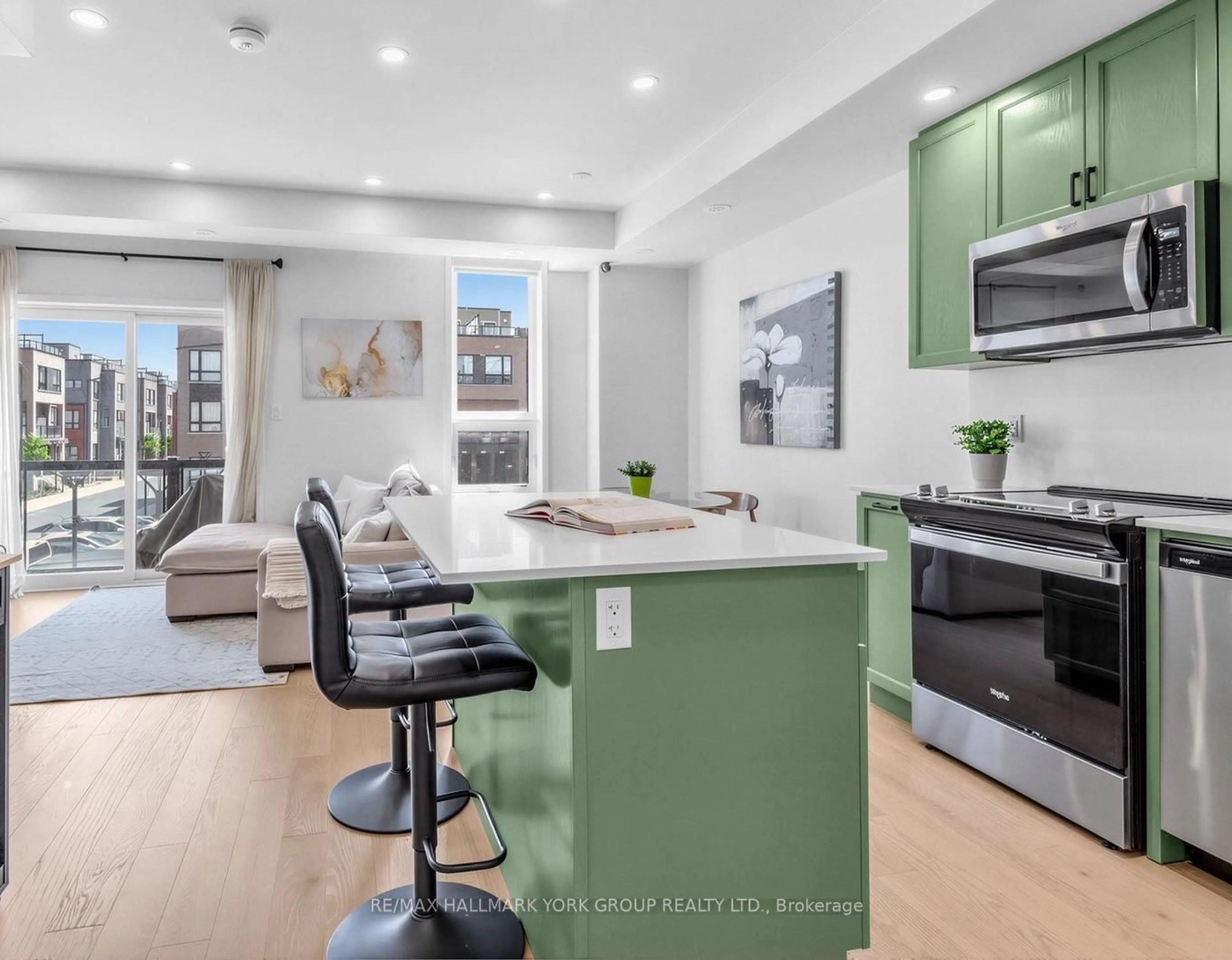 Open concept kitchen, unknown for 11 Lytham Green Circ #Suite 18, Newmarket Ontario L3Y 0H5