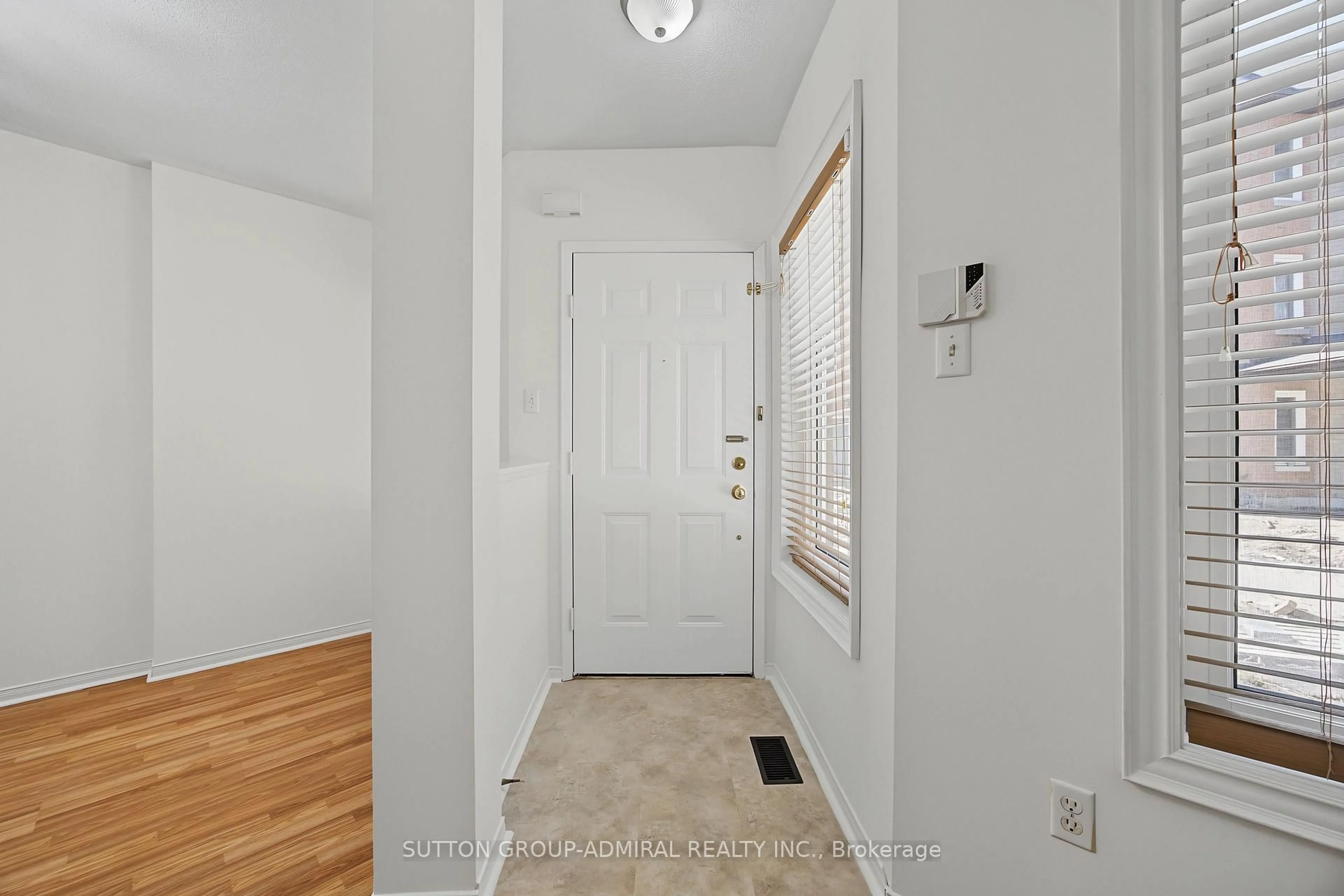 Indoor entryway for 735 New Westminster Dr #56, Vaughan Ontario L4J 7Y9