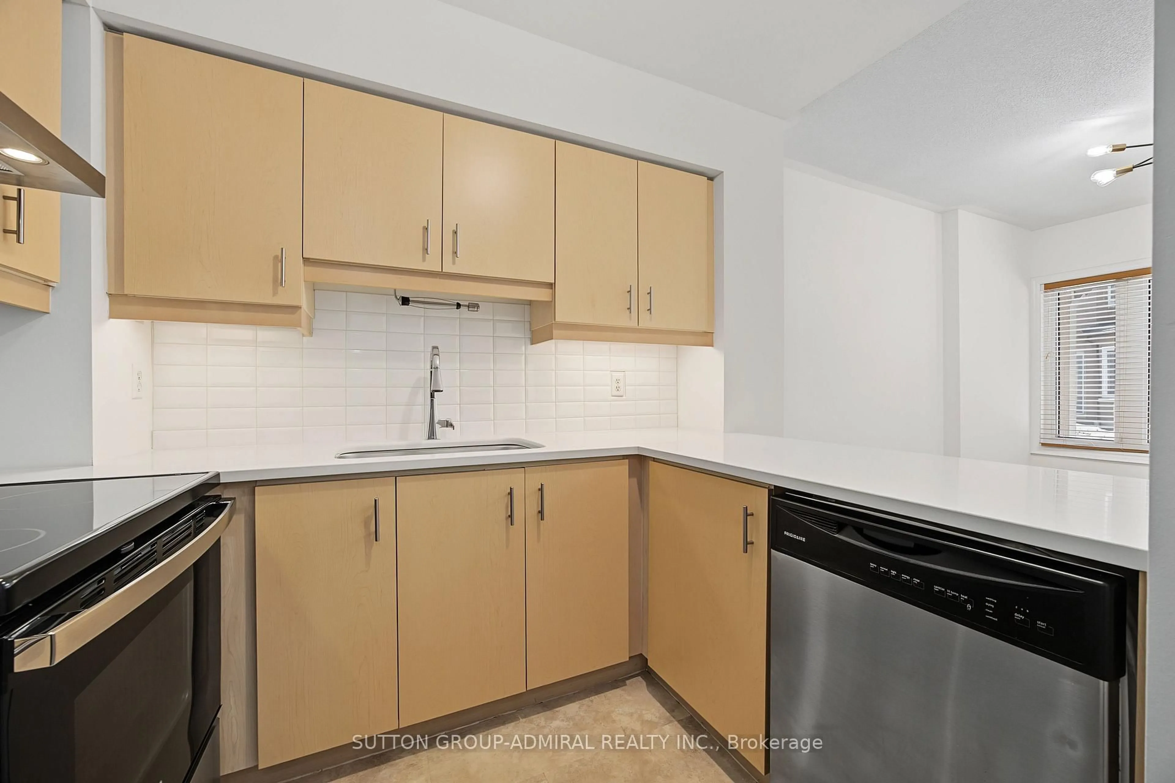 Standard kitchen, unknown for 735 New Westminster Dr #56, Vaughan Ontario L4J 7Y9