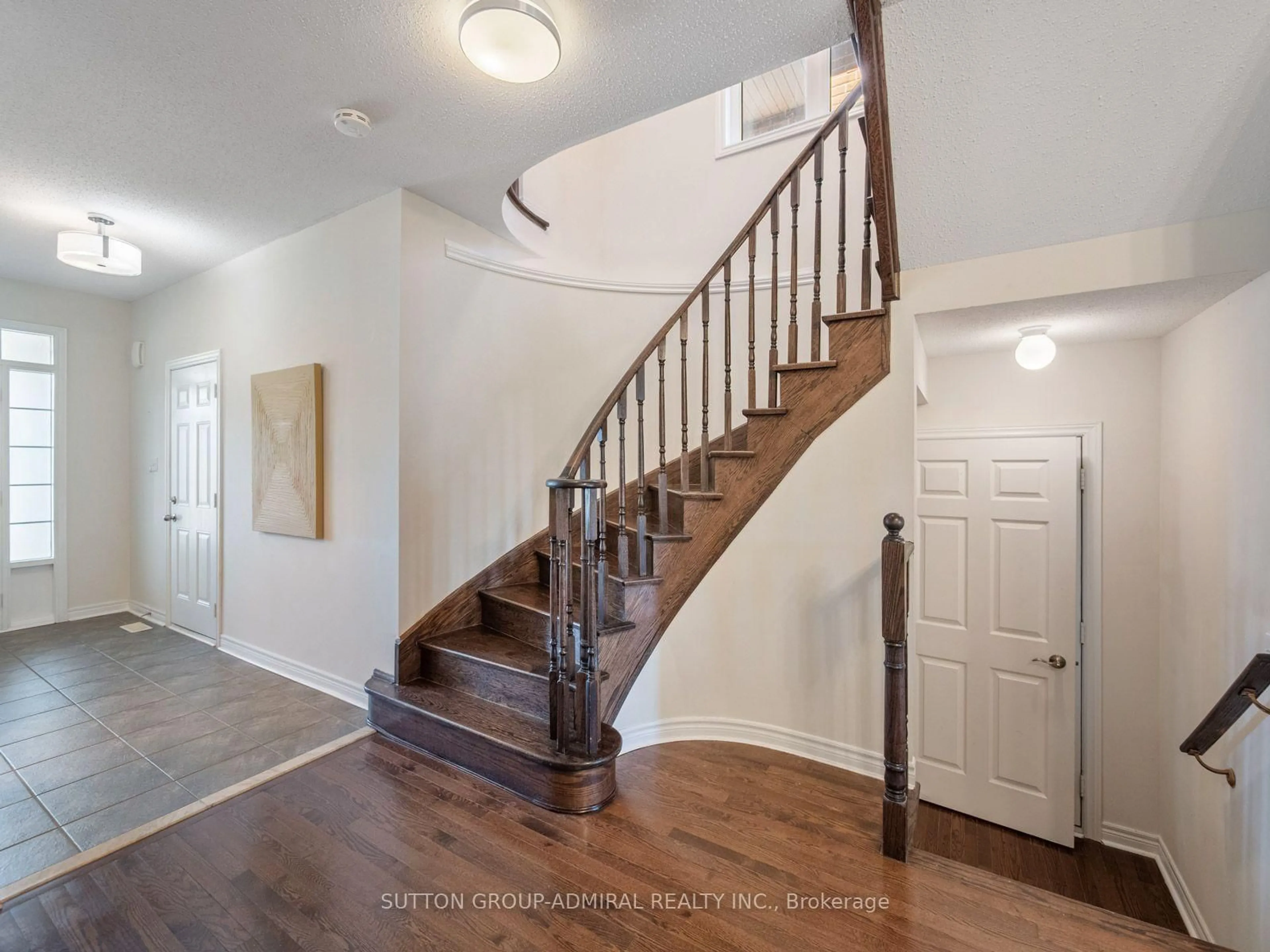 Indoor entryway for 119 Walter Sinclair Crt, Richmond Hill Ontario L4E 0X4