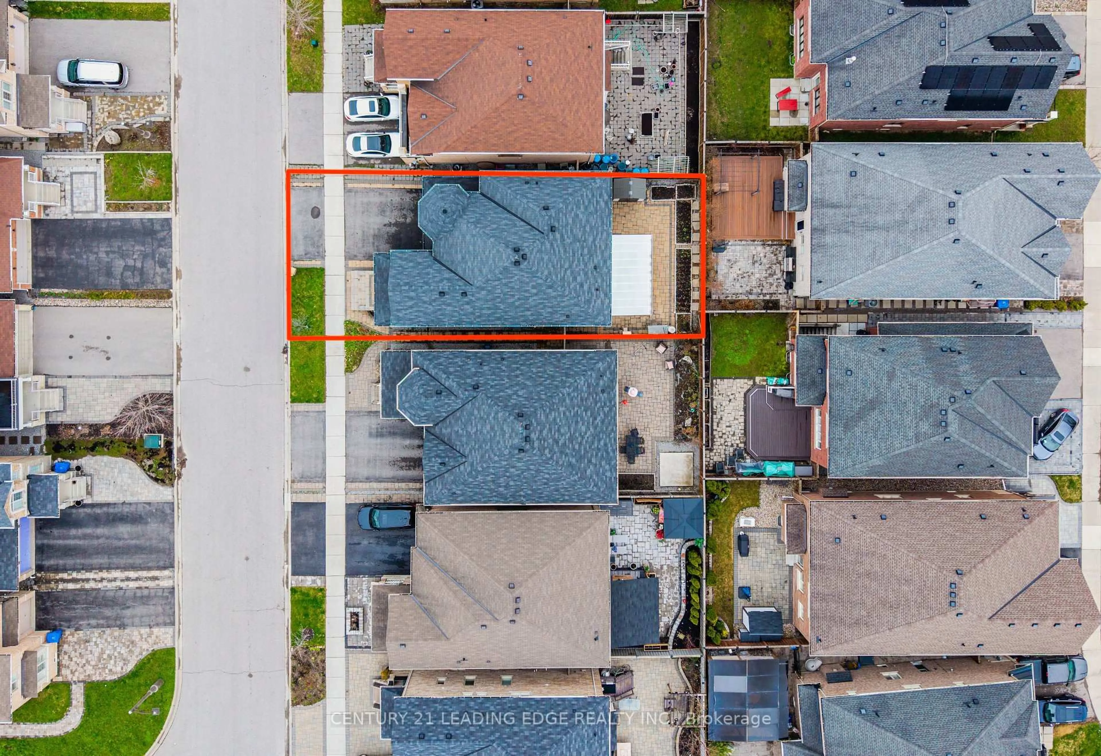 A pic from outside/outdoor area/front of a property/back of a property/a pic from drone, street for 62 Creekland Ave, Whitchurch-Stouffville Ontario L4A 1X4