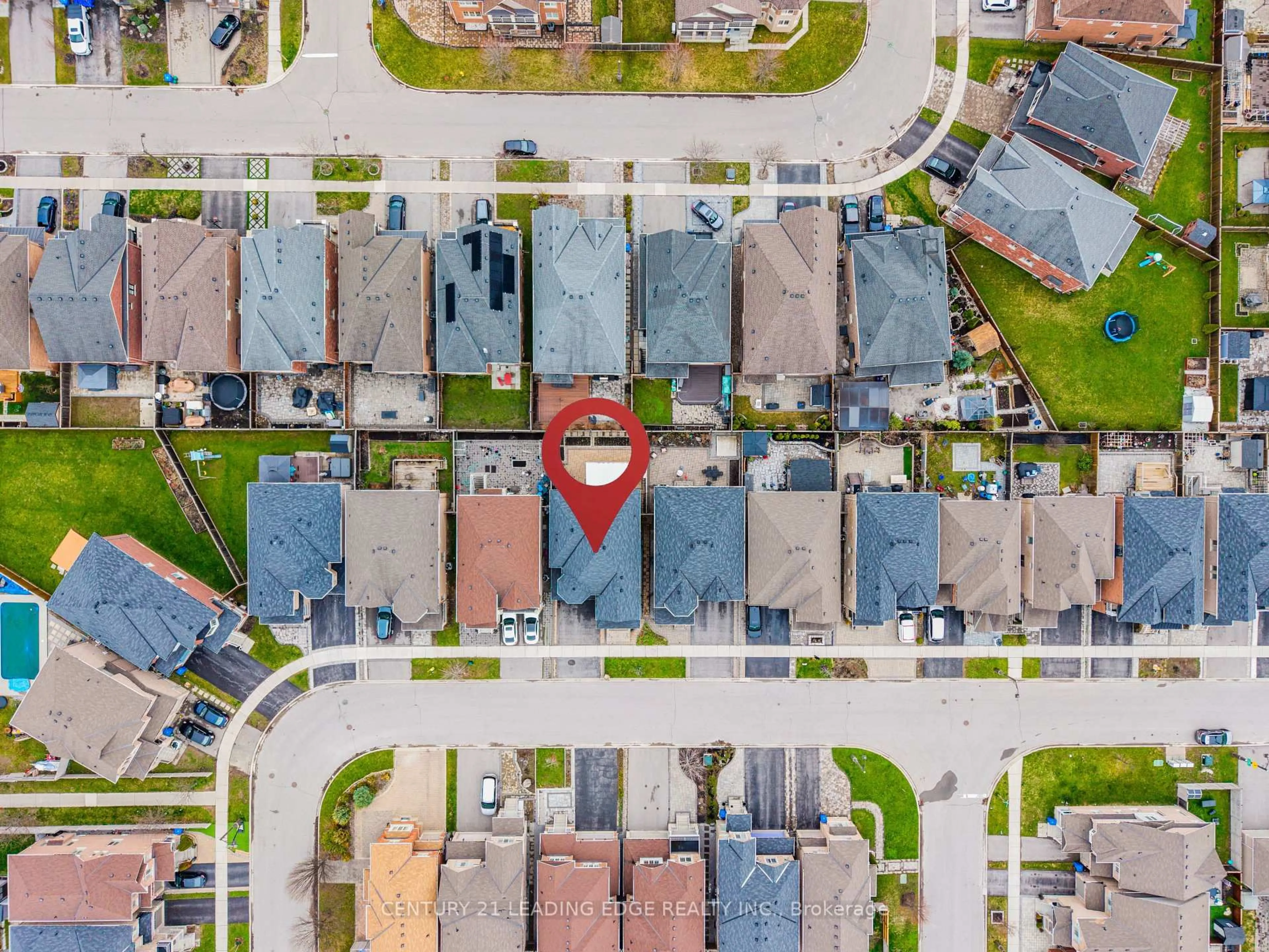 A pic from outside/outdoor area/front of a property/back of a property/a pic from drone, street for 62 Creekland Ave, Whitchurch-Stouffville Ontario L4A 1X4