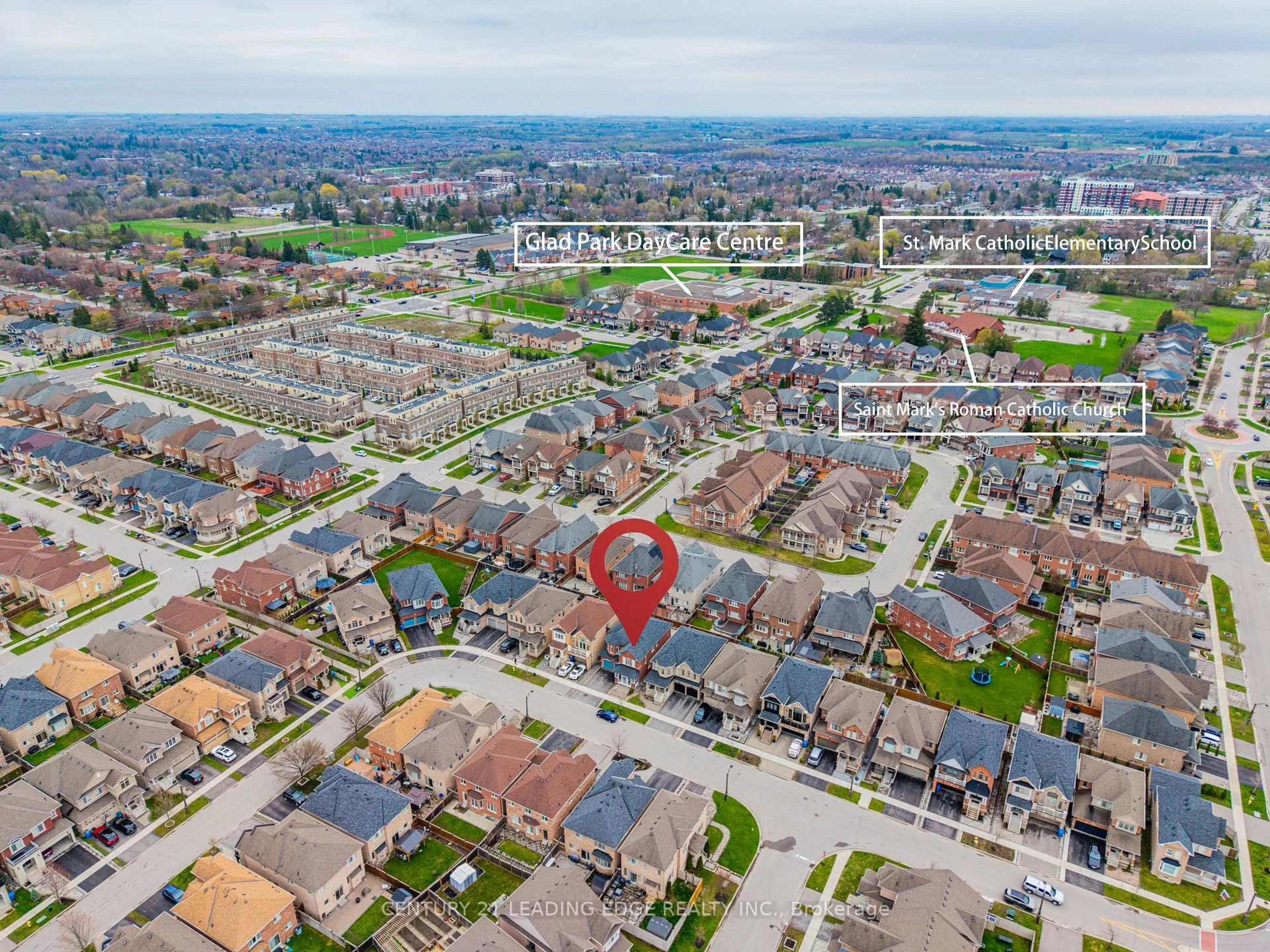 A pic from outside/outdoor area/front of a property/back of a property/a pic from drone, street for 62 Creekland Ave, Whitchurch-Stouffville Ontario L4A 1X4