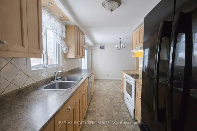24 Stewart Ave, New Tecumseth 3