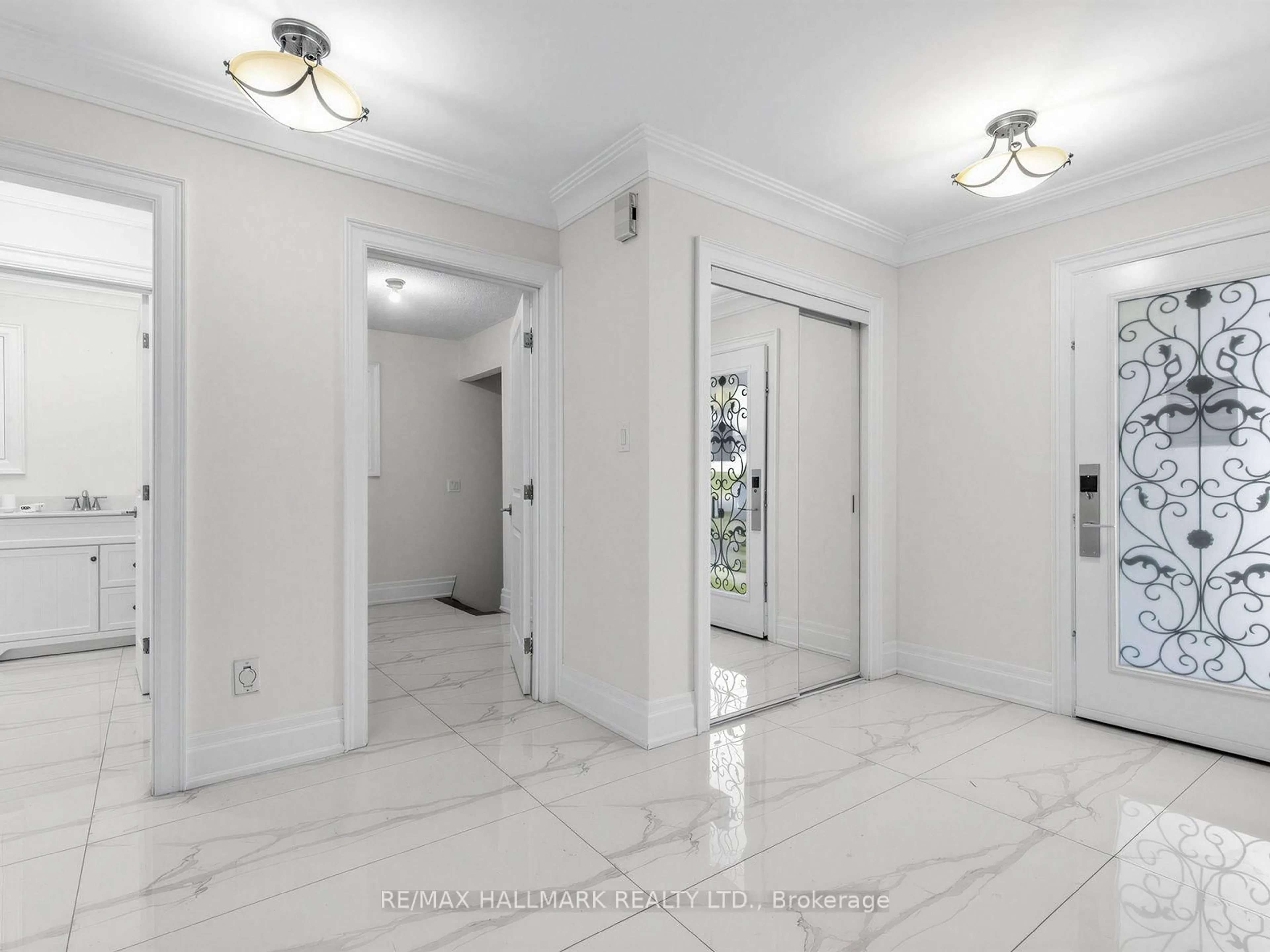 Indoor foyer for 287 Andy Cres, Vaughan Ontario L4H 1C4