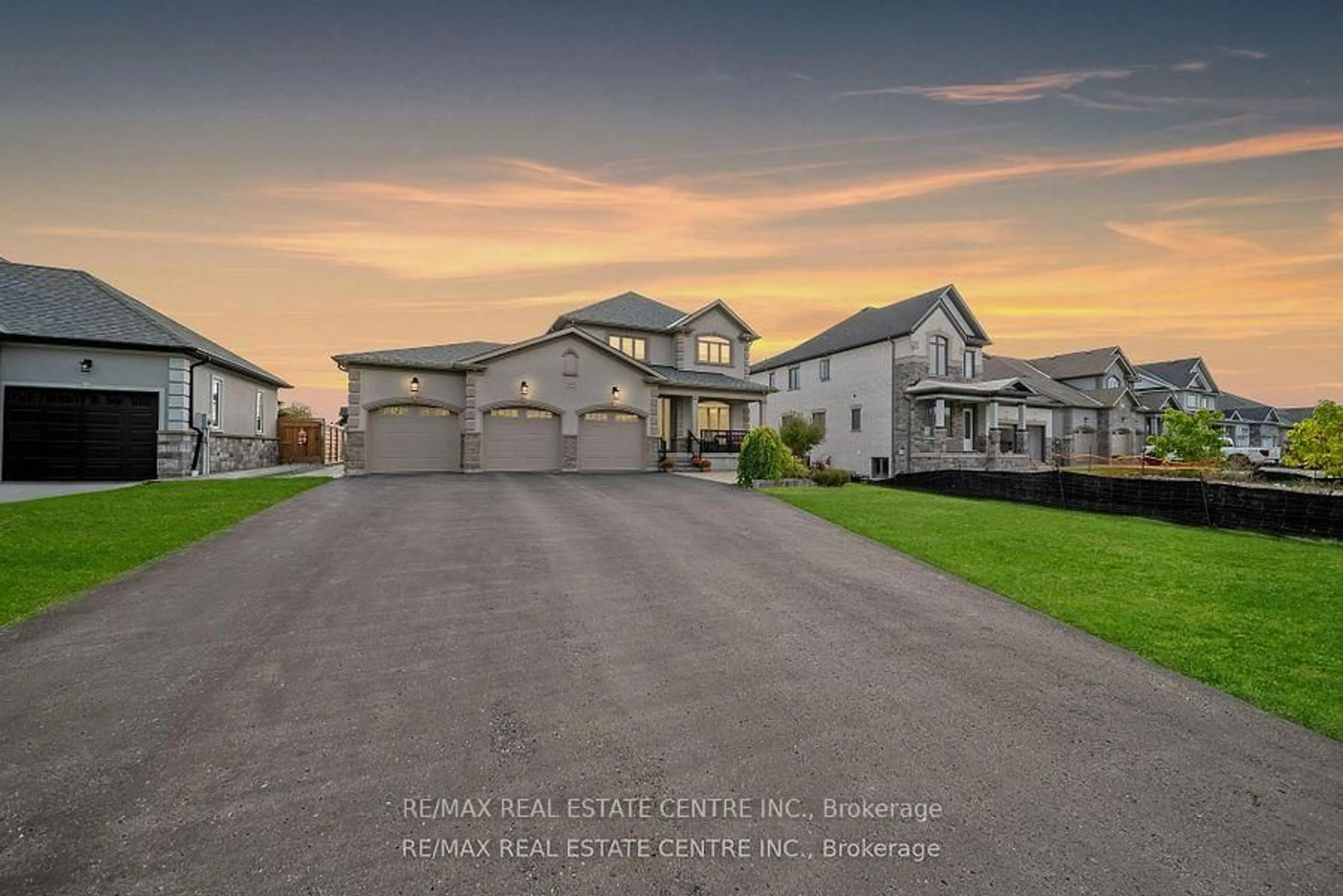 A pic from outside/outdoor area/front of a property/back of a property/a pic from drone, unknown for 303 Sunnybrae Ave, Innisfil Ontario L9S 1E5