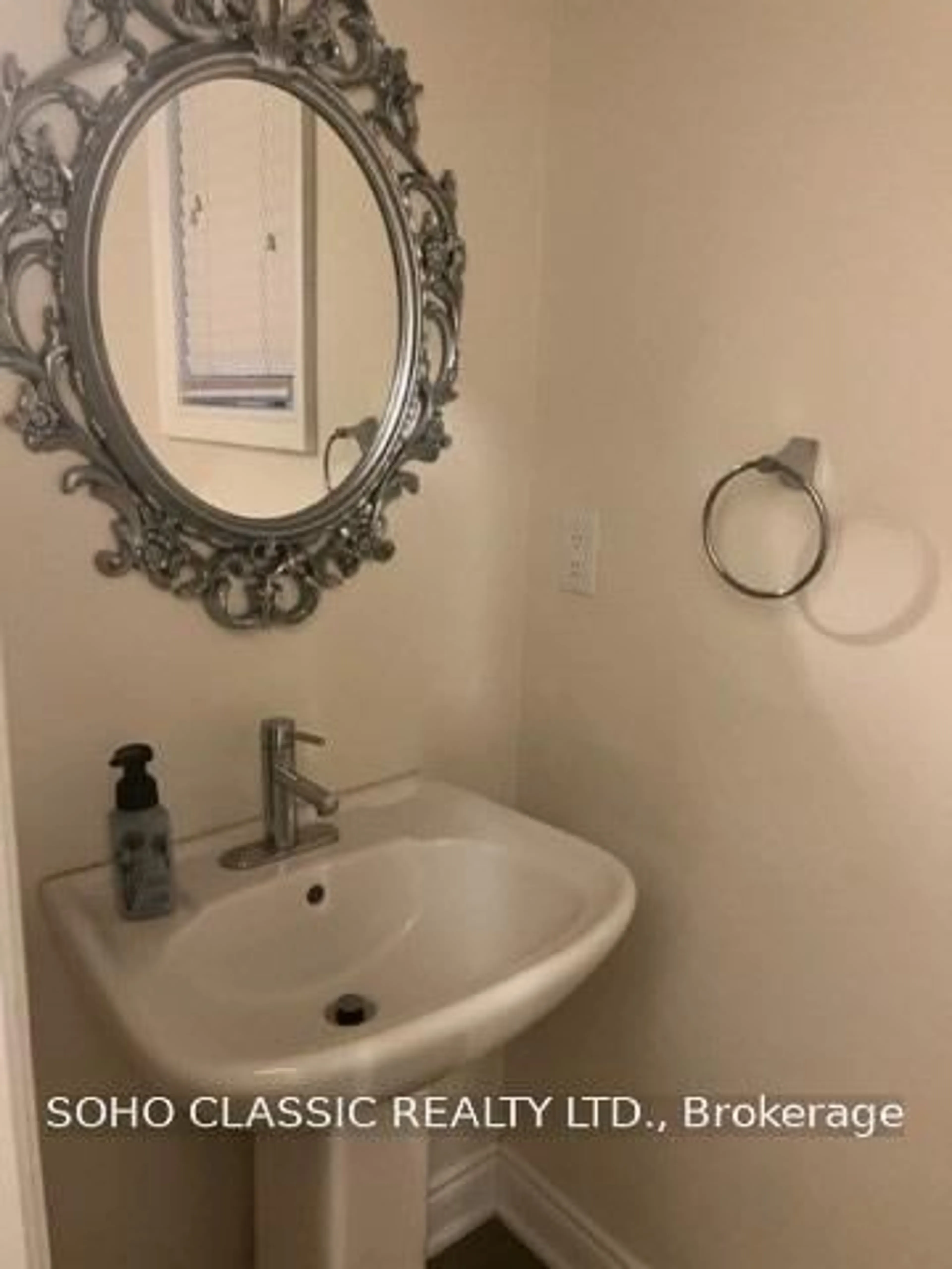 Standard bathroom, ceramic/tile floor for 141 Countryman Rd, East Gwillimbury Ontario L9N 0N8