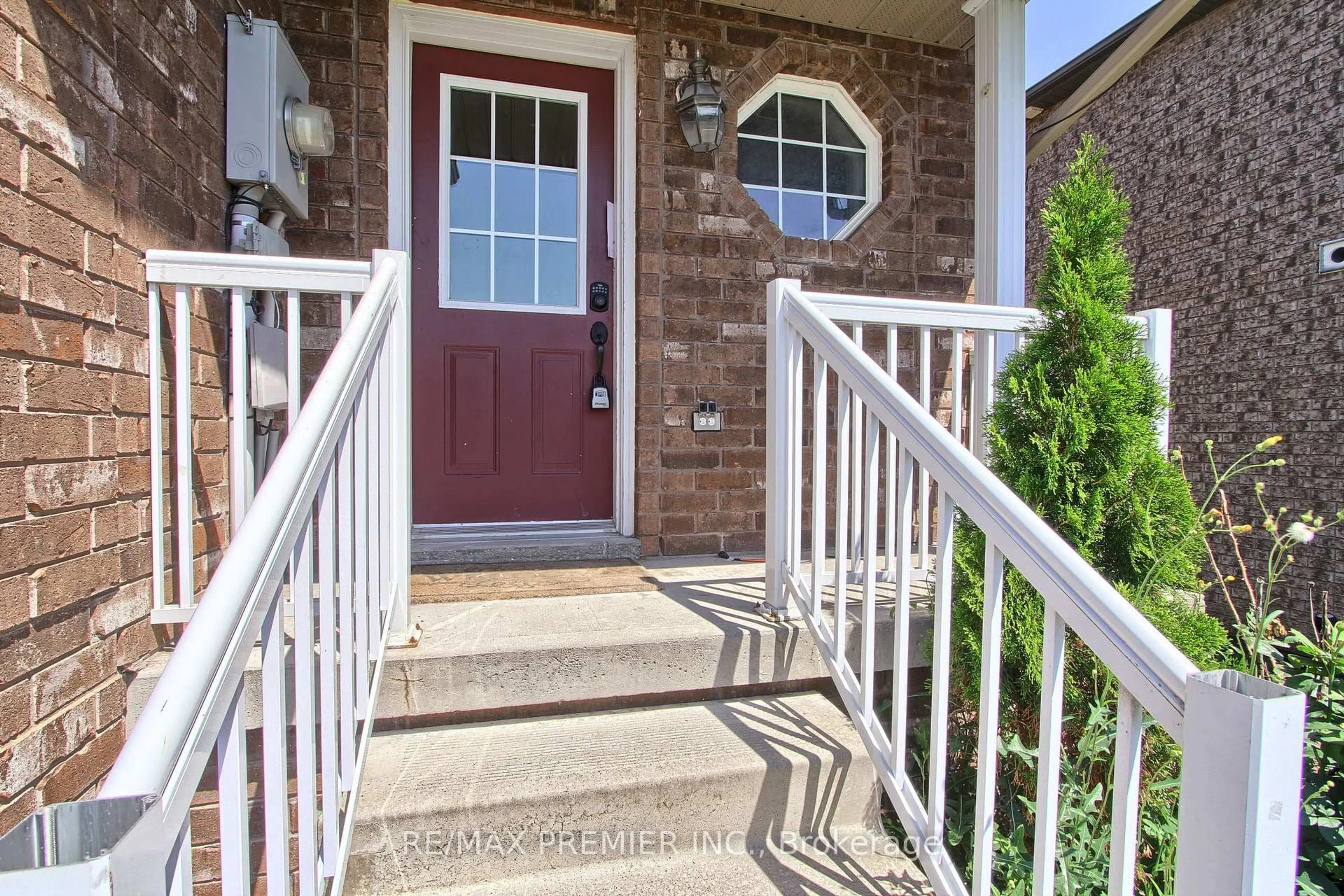 Indoor entryway for 1505 Rankin Way, Innisfil Ontario L9S 0C6