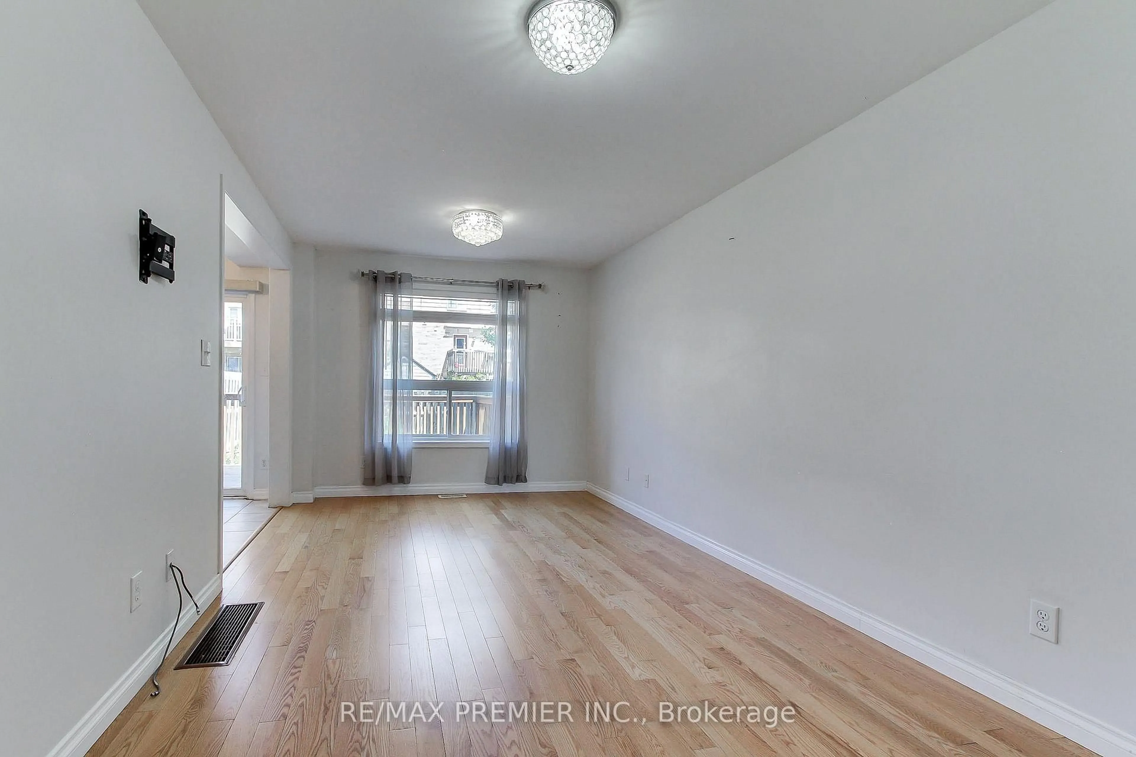 A pic of a room for 1505 Rankin Way, Innisfil Ontario L9S 0C6