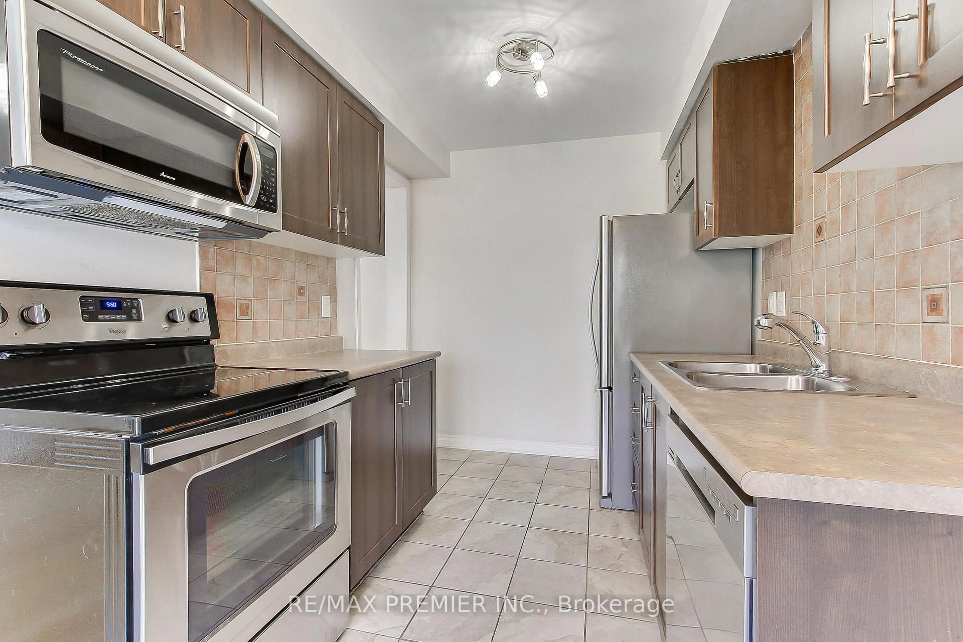 Standard kitchen, ceramic/tile floor for 1505 Rankin Way, Innisfil Ontario L9S 0C6