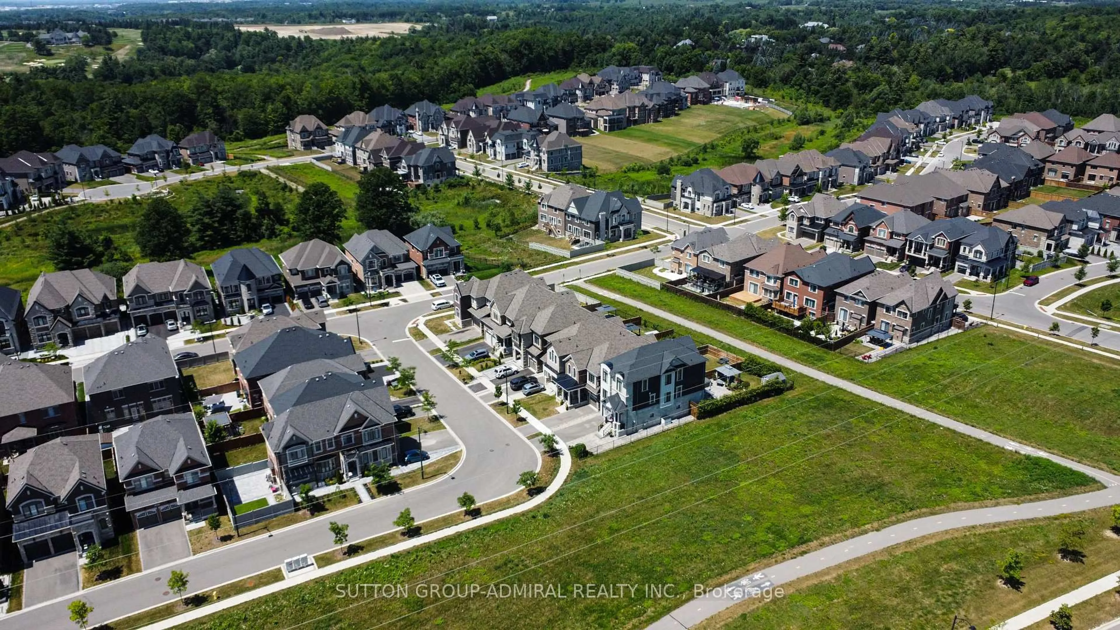 A pic from outside/outdoor area/front of a property/back of a property/a pic from drone, street for 18 Morning Sparrow Dr, Vaughan Ontario L4H 5A6