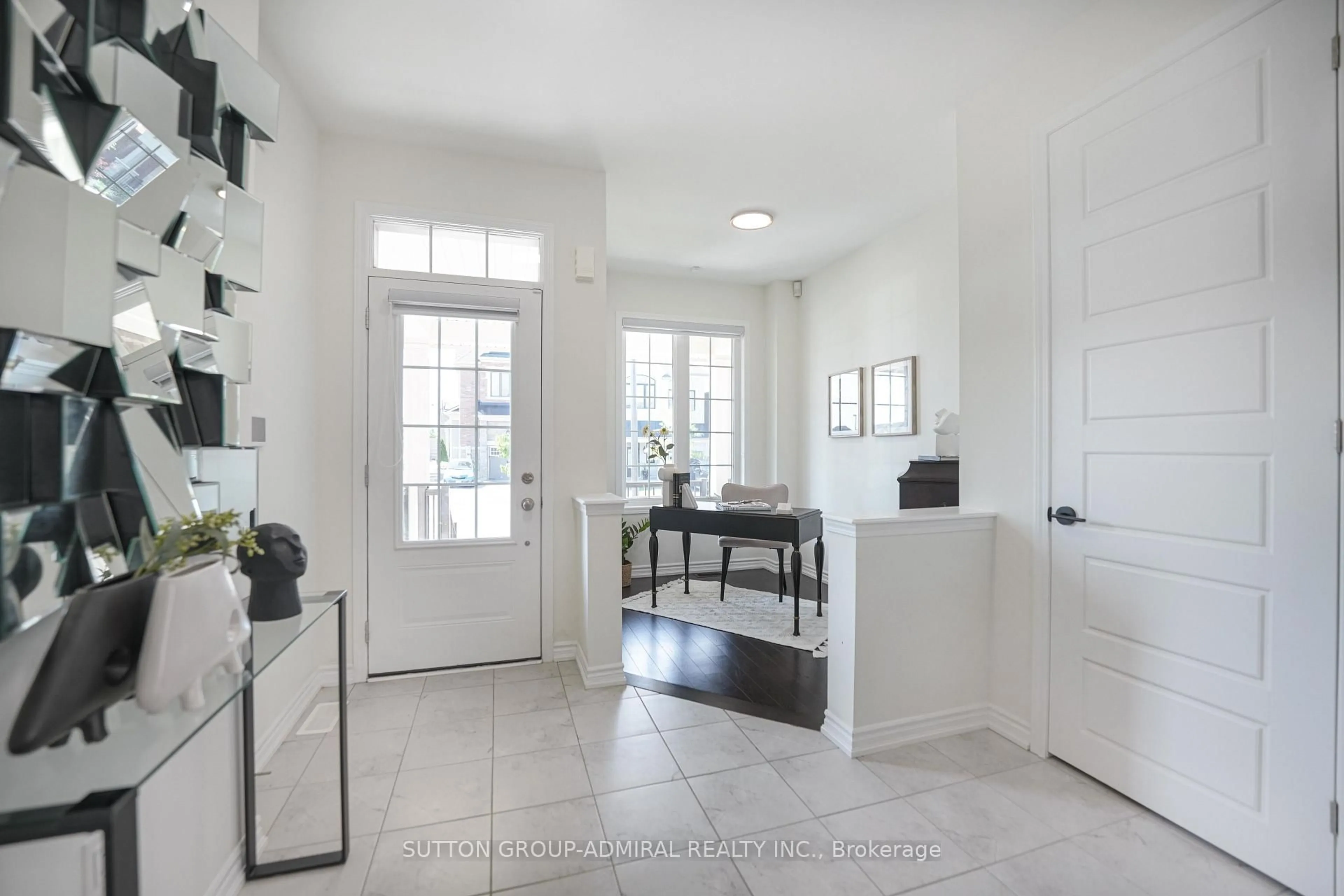 Indoor entryway for 18 Morning Sparrow Dr, Vaughan Ontario L4H 5A6