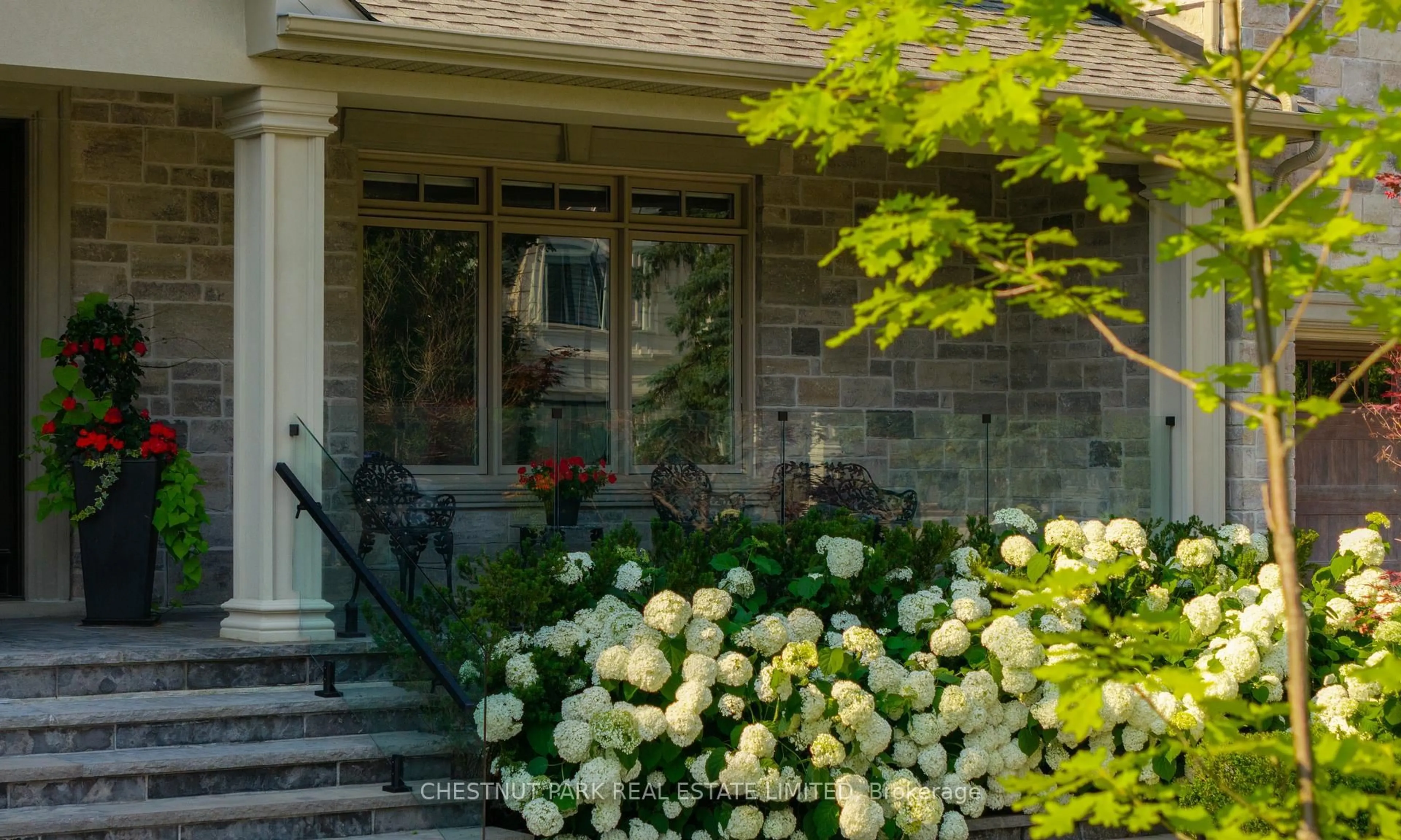 Indoor entryway for 50 Blackforest Dr, Richmond Hill Ontario L4E 2N6