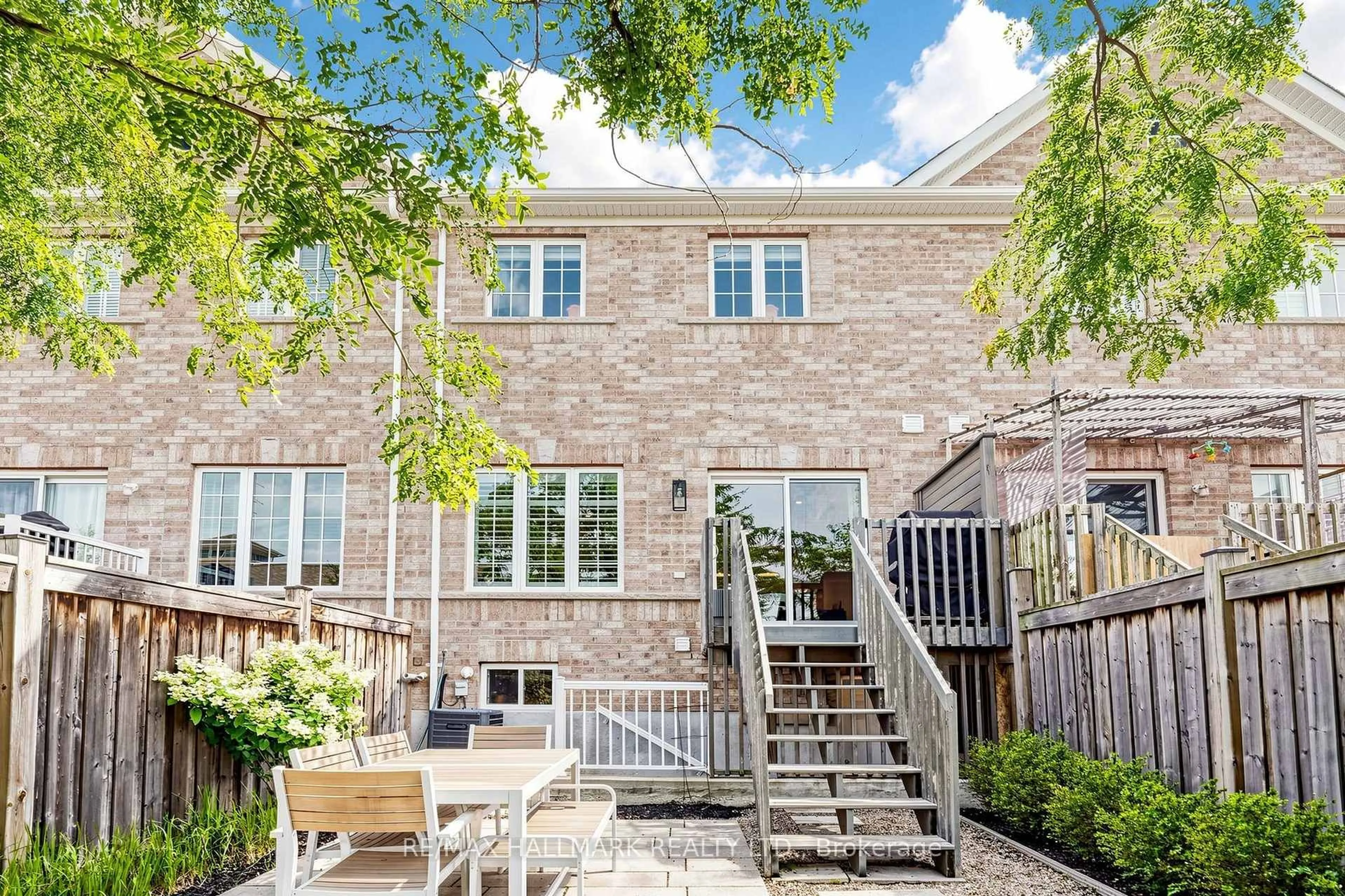 Patio, street for 12 Danpatrick Dr, Richmond Hill Ontario L4S 2T1