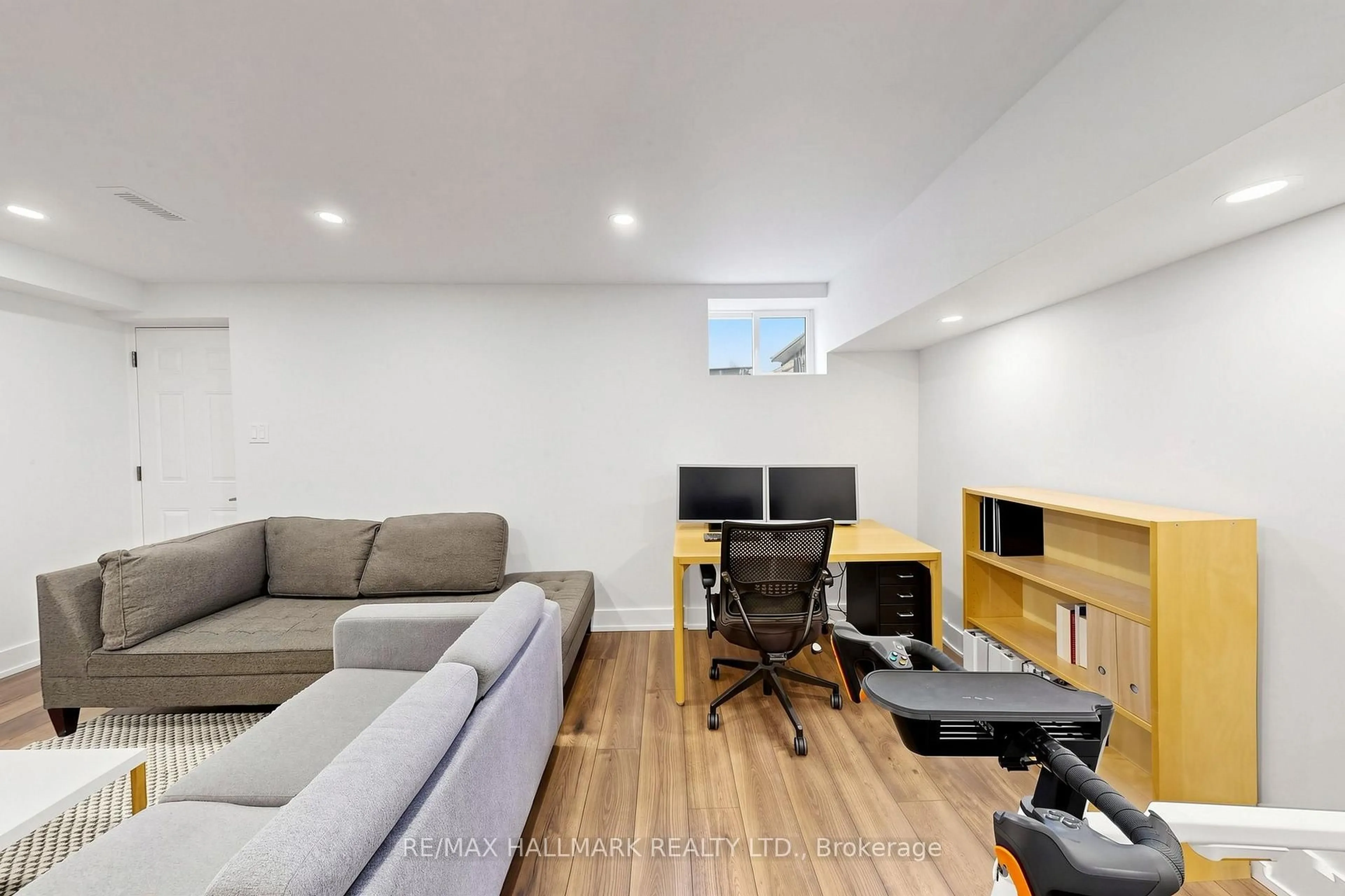 Living room with furniture, unknown for 12 Danpatrick Dr, Richmond Hill Ontario L4S 2T1