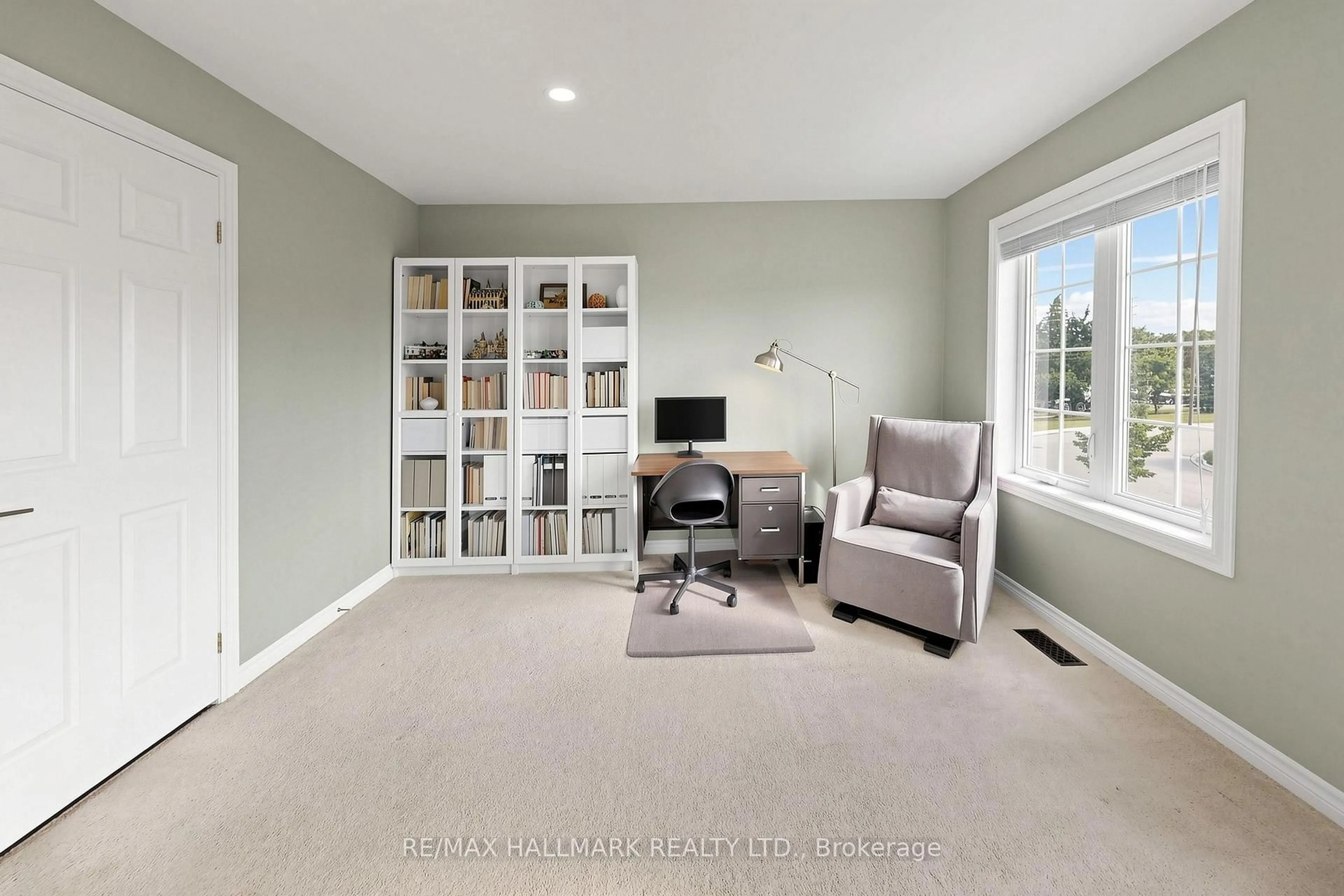 Living room with furniture, unknown for 12 Danpatrick Dr, Richmond Hill Ontario L4S 2T1