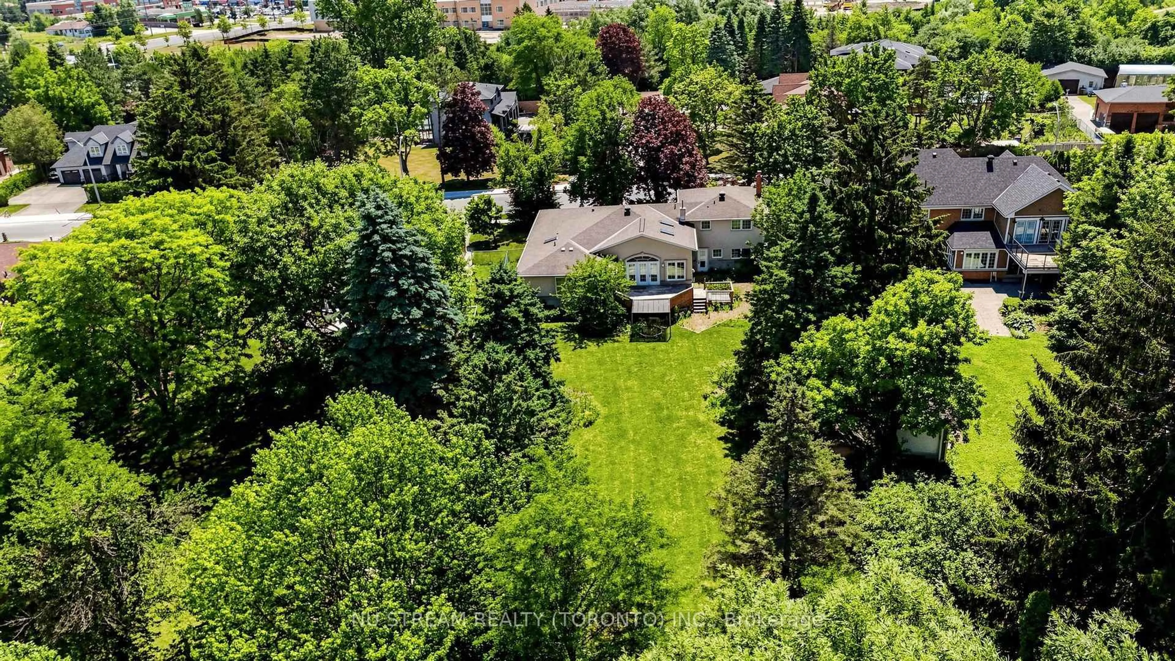 A pic from outside/outdoor area/front of a property/back of a property/a pic from drone, unknown for 20 Blackforest Dr, Richmond Hill Ontario L4E 2P5