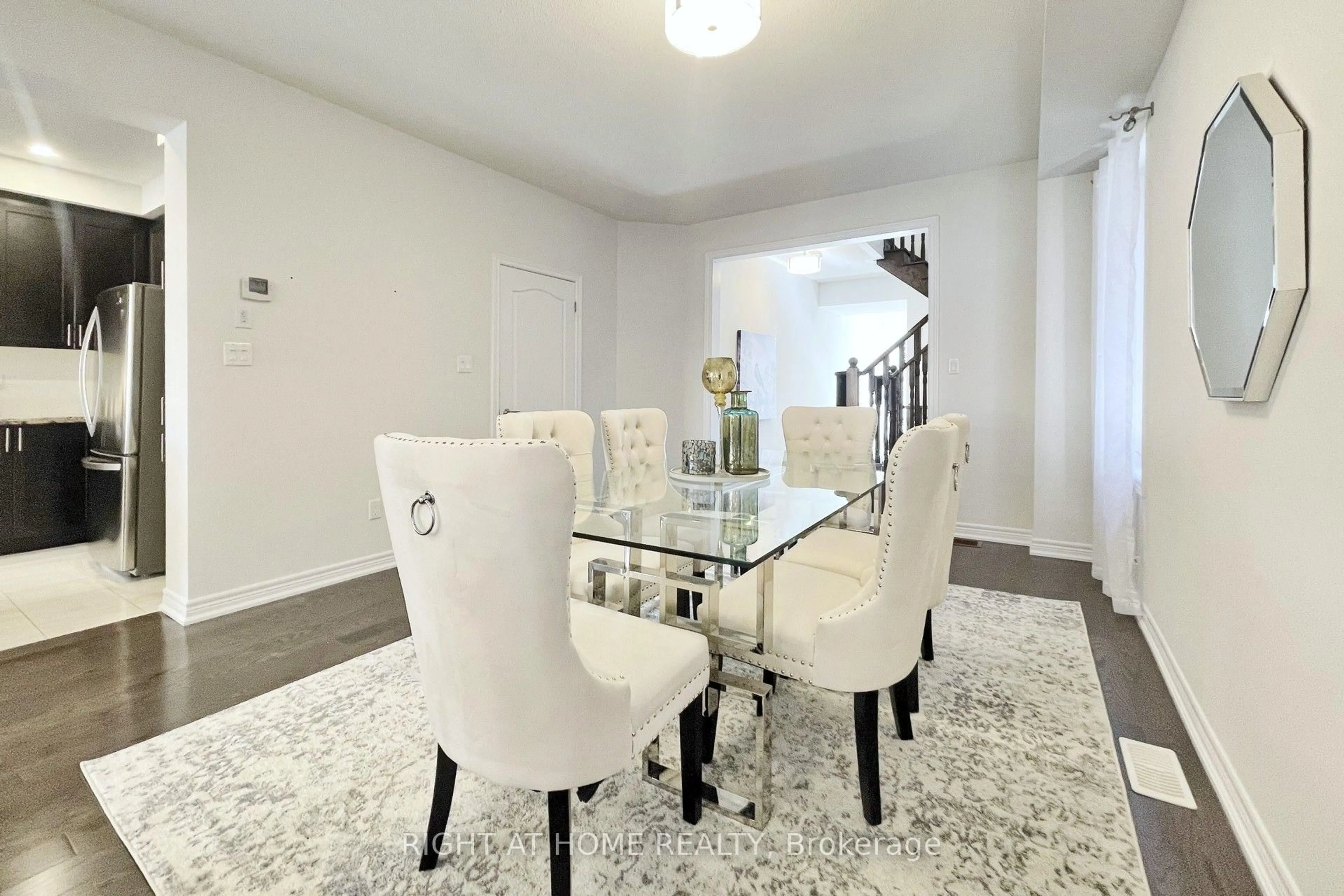 Dining room, unknown for 60 Falconridge Terr, East Gwillimbury Ontario L9N 0R2