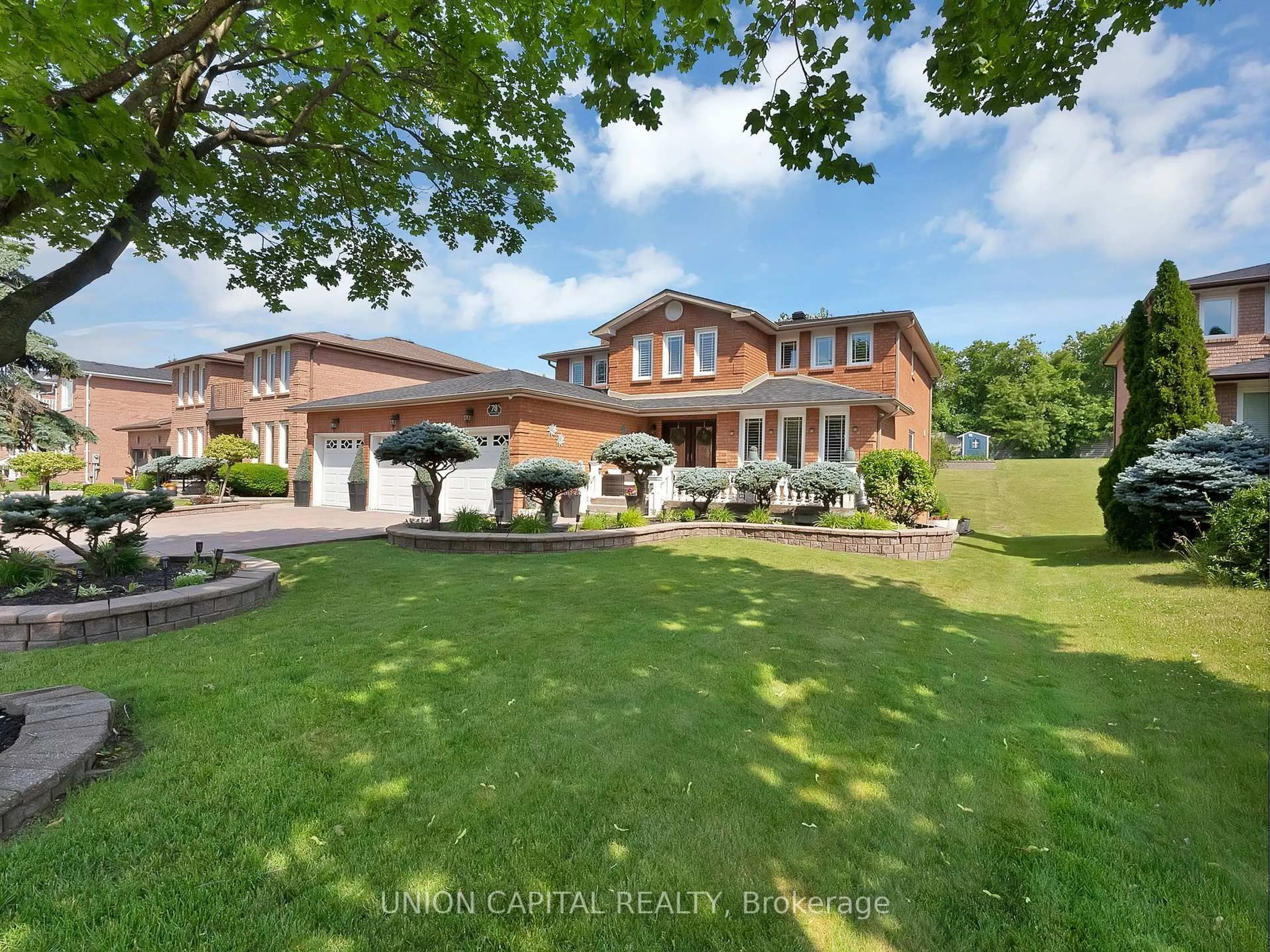 A pic from outside/outdoor area/front of a property/back of a property/a pic from drone, street for 78 Beckenridge Dr, Markham Ontario L3S 3B1