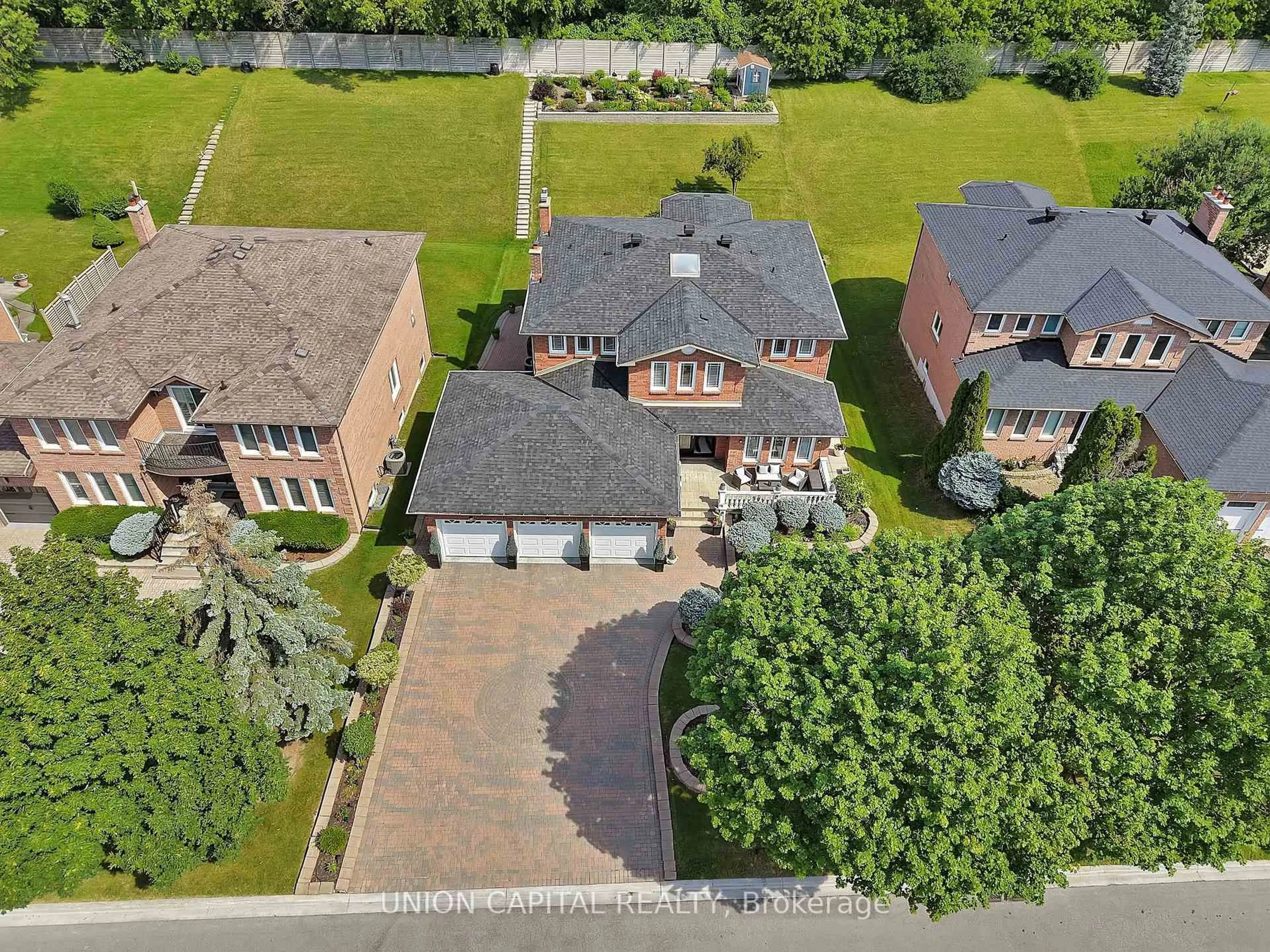 A pic from outside/outdoor area/front of a property/back of a property/a pic from drone, street for 78 Beckenridge Dr, Markham Ontario L3S 3B1