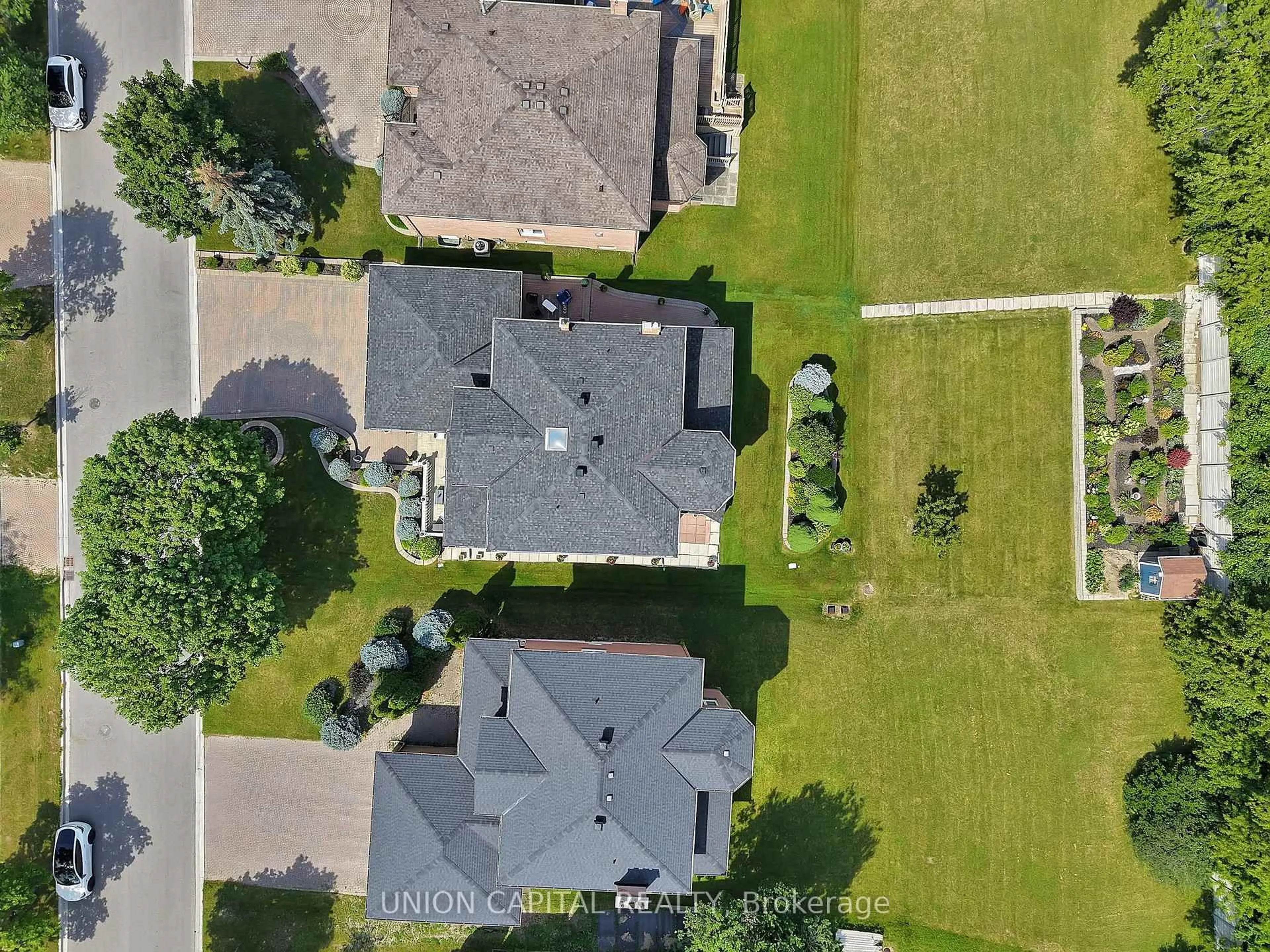 A pic from outside/outdoor area/front of a property/back of a property/a pic from drone, street for 78 Beckenridge Dr, Markham Ontario L3S 3B1