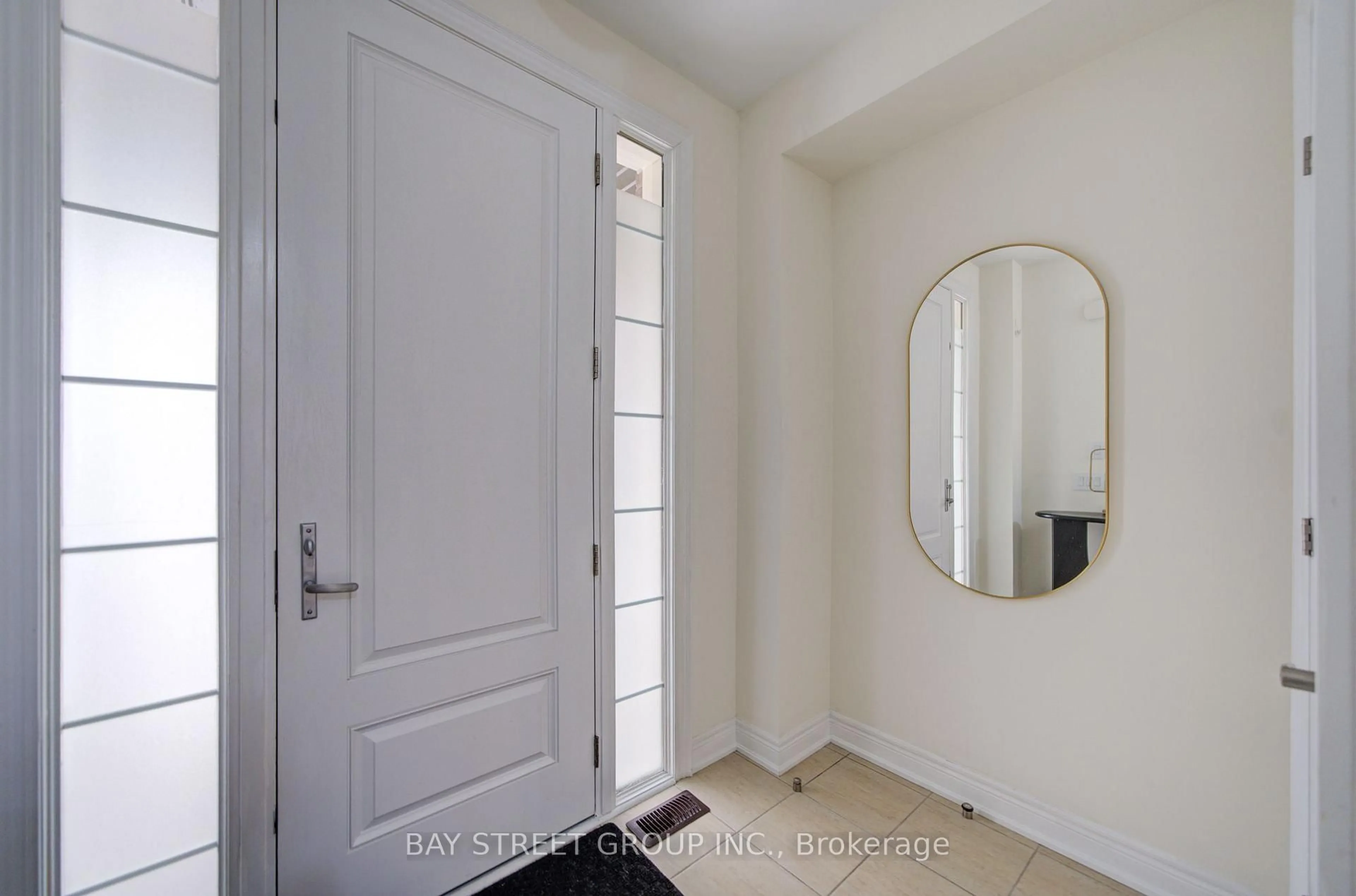 Indoor entryway for 113 Drizzel Cres, Richmond Hill Ontario L4E 1G8