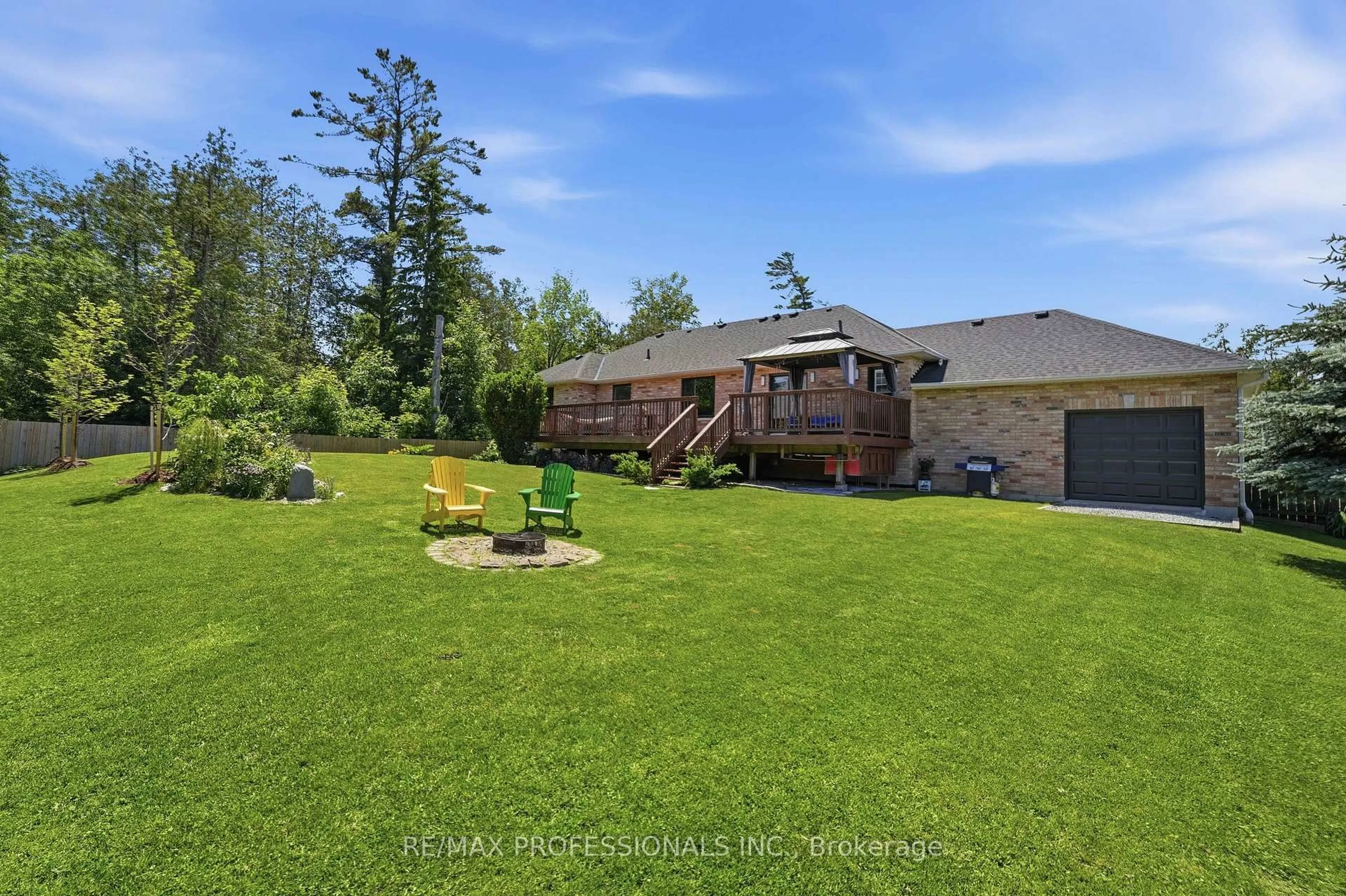 A pic from outside/outdoor area/front of a property/back of a property/a pic from drone, water/lake/river/ocean view for 101 Maple Ave, Georgina Ontario L0E 1R0