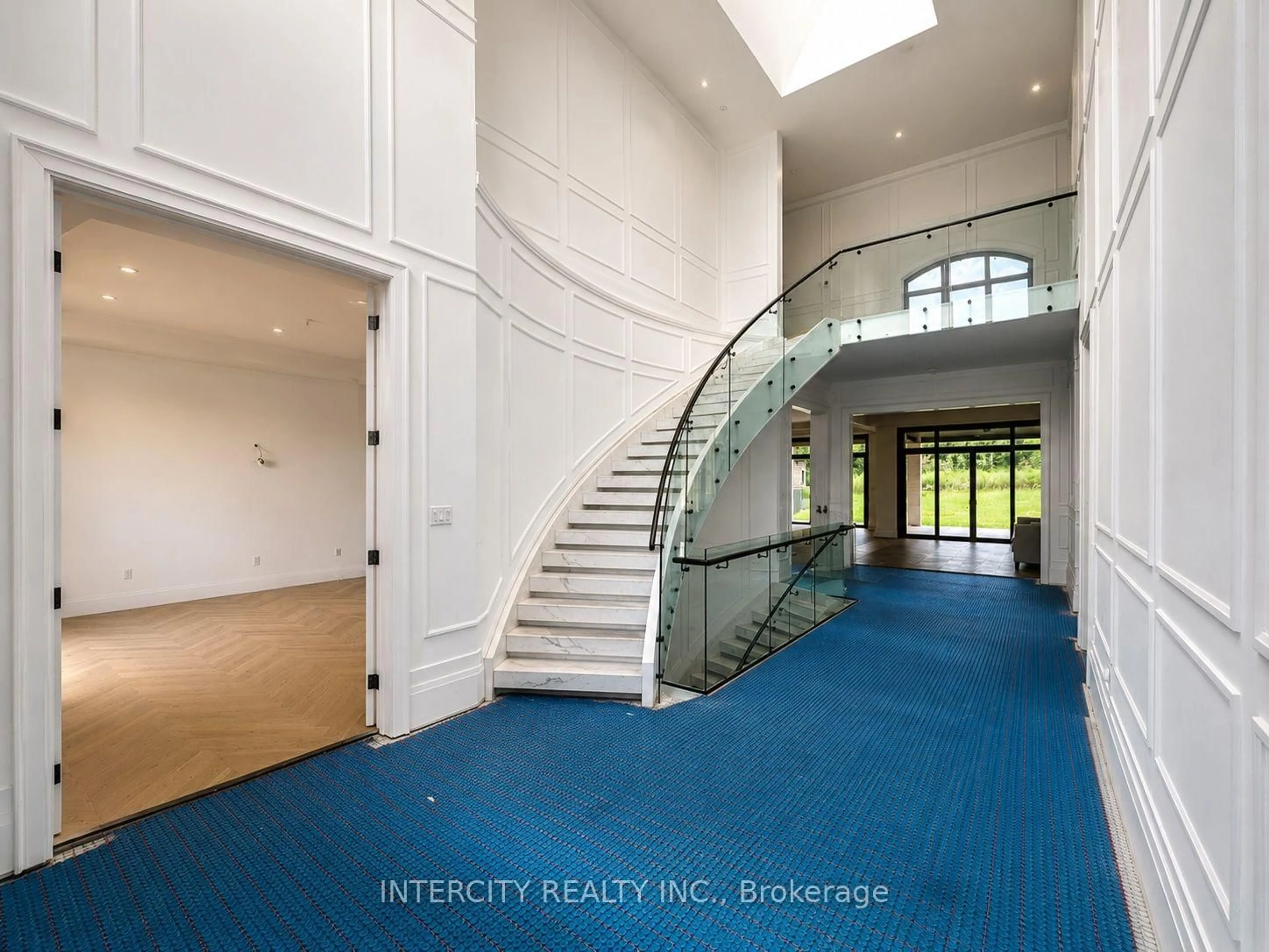 Indoor foyer for 16 Creedmore Crt, Vaughan Ontario L4H 4E5