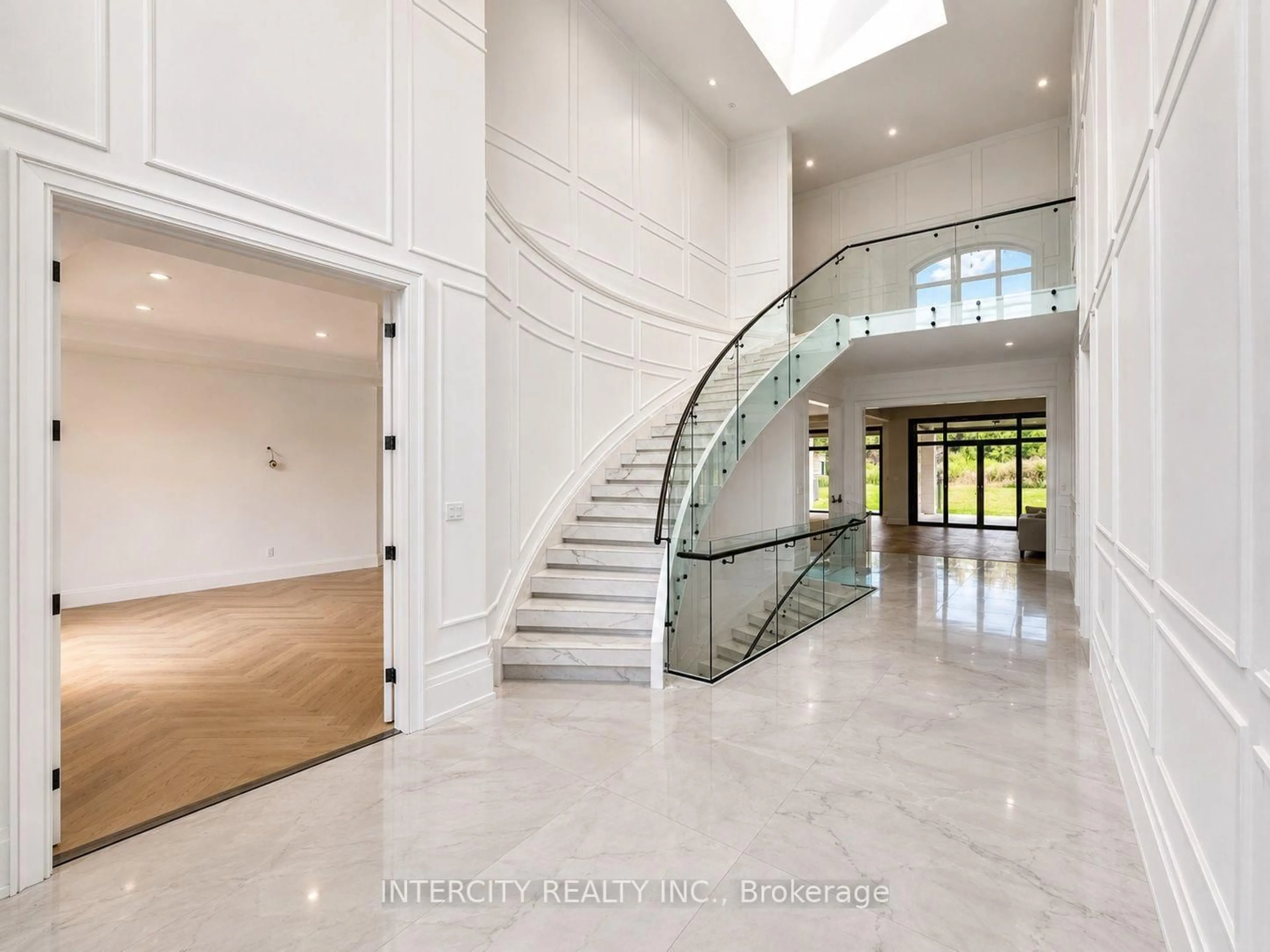 Indoor foyer for 16 Creedmore Crt, Vaughan Ontario L4H 4E5