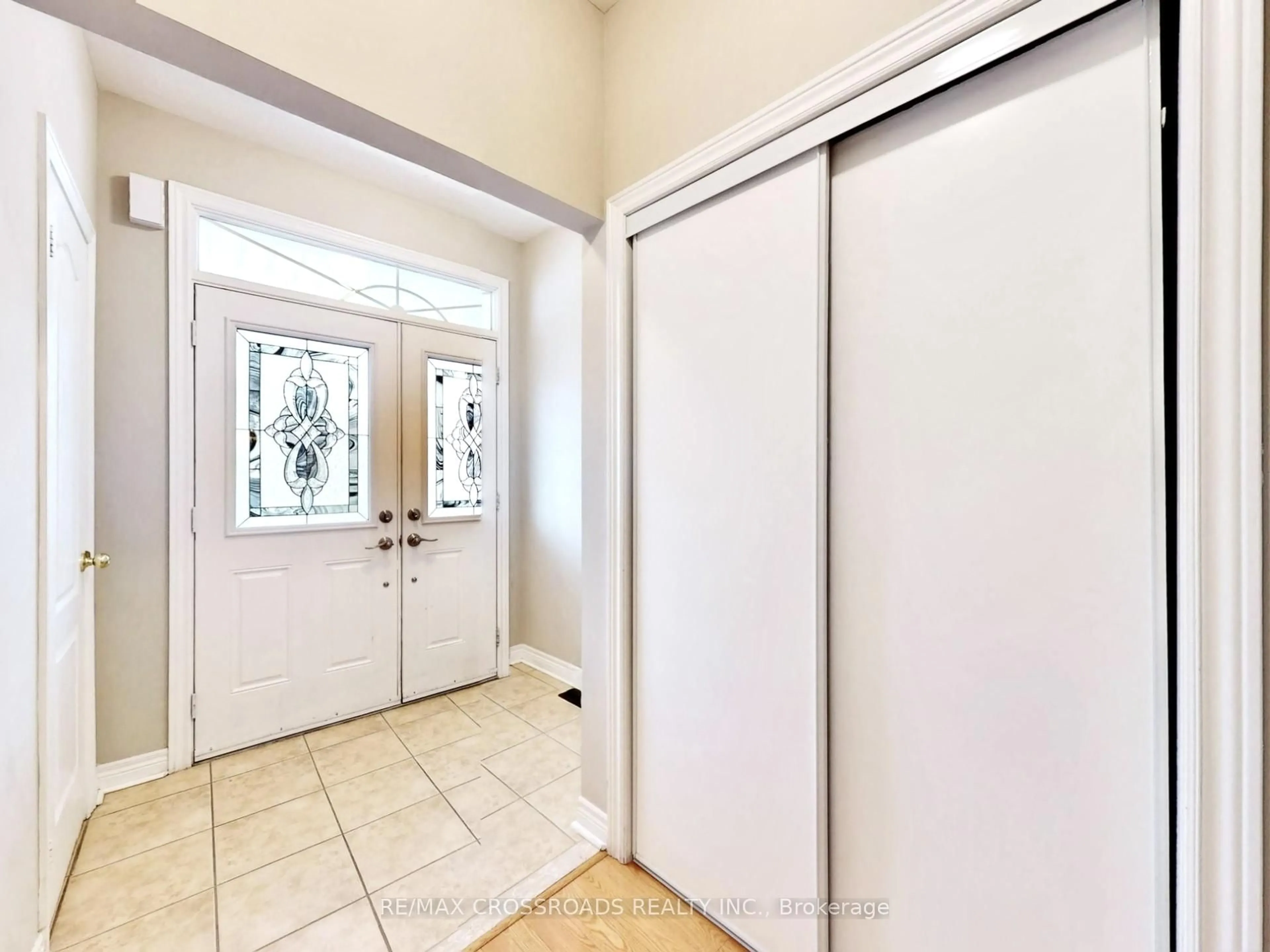Indoor entryway for 39 Pantano Dr, Vaughan Ontario L4J 0A9