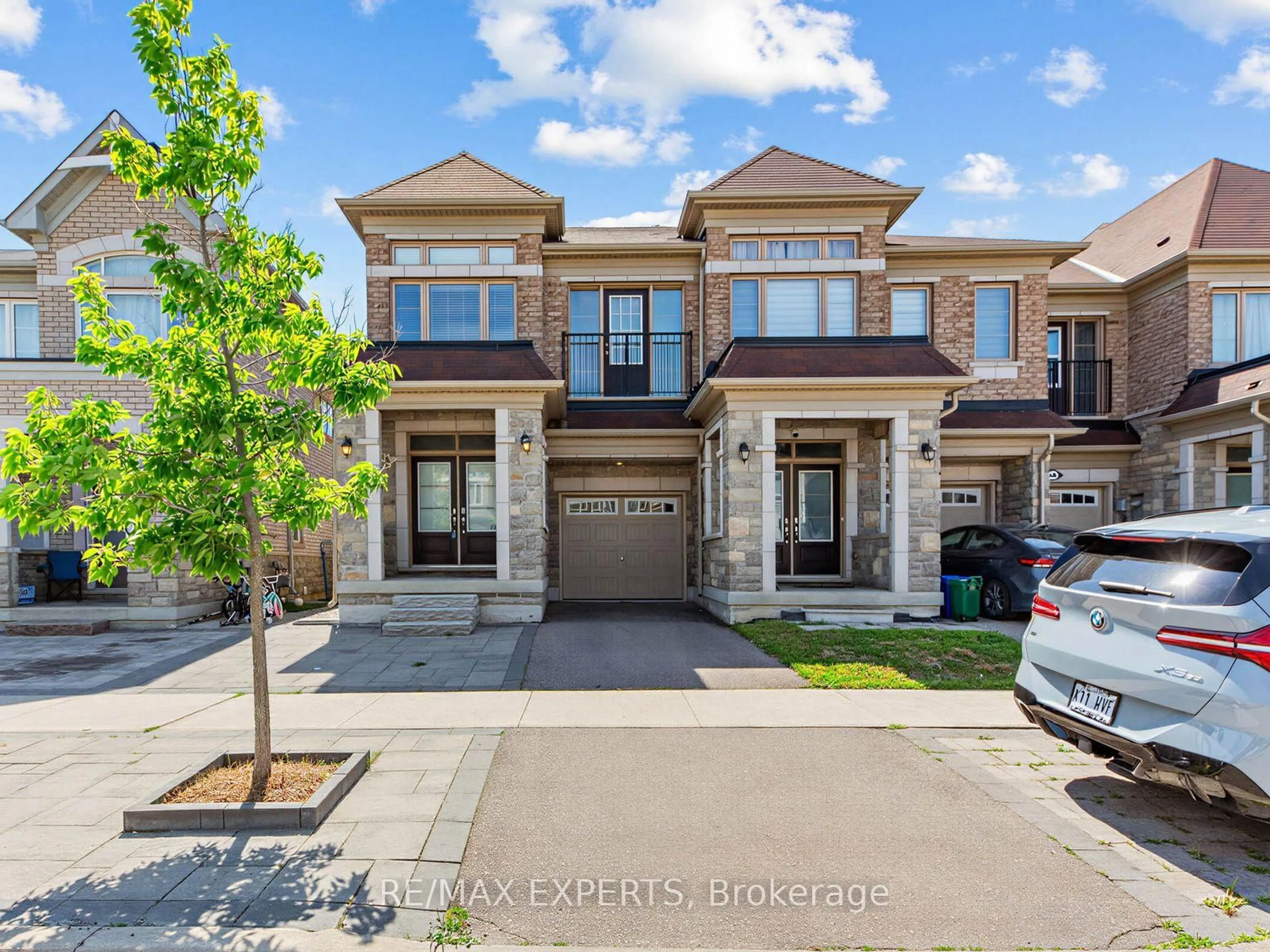 Home with brick exterior material, street for 52 Vedette Way, Vaughan Ontario L4H 4K2