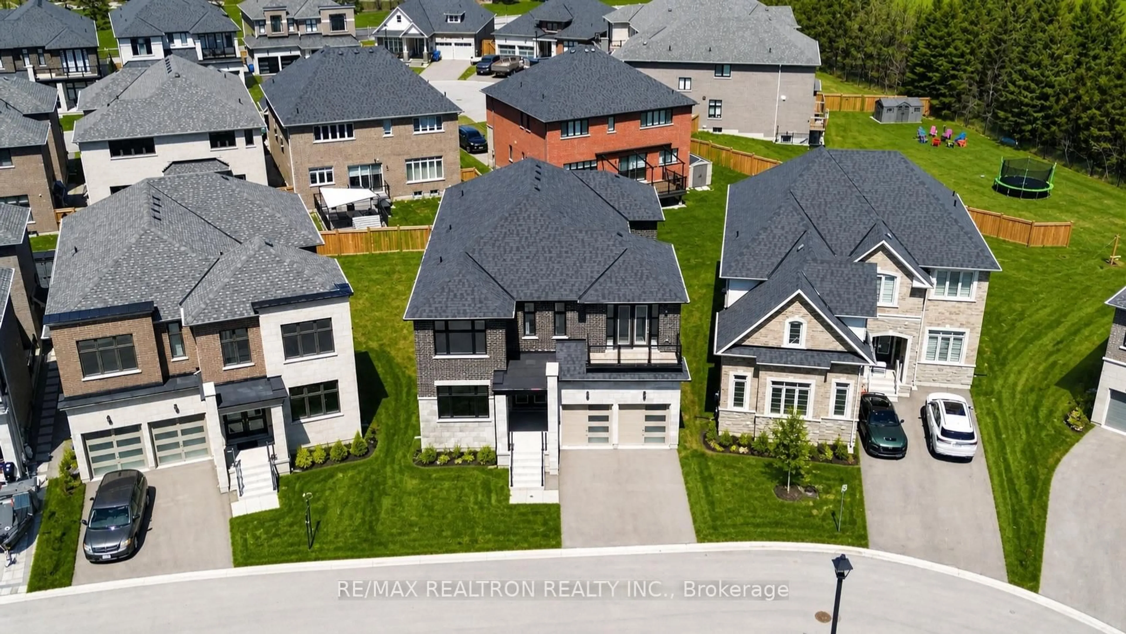 A pic from outside/outdoor area/front of a property/back of a property/a pic from drone, street for 23 Joiner Circ, Whitchurch-Stouffville Ontario L4A 4W9