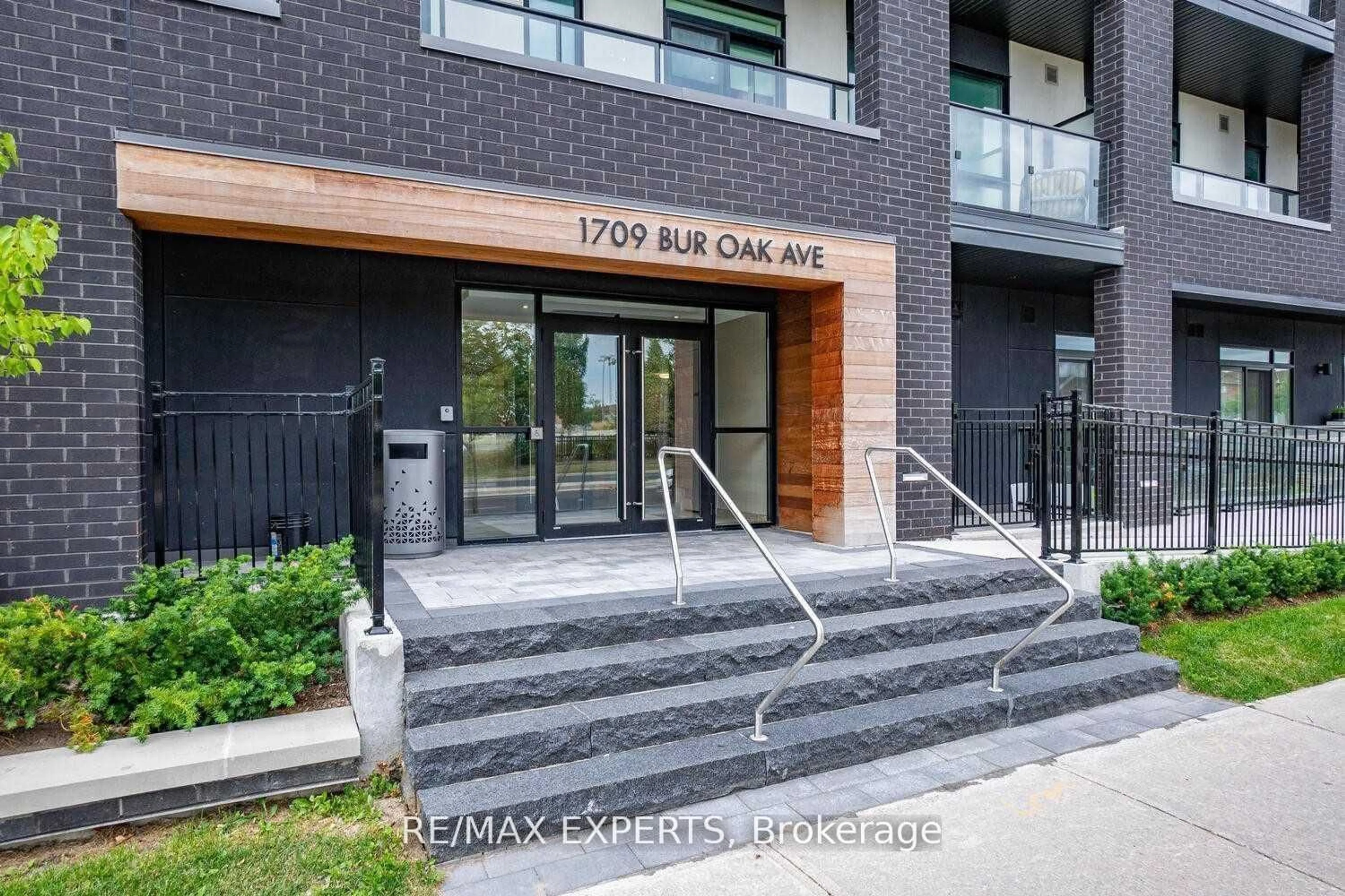 Home with brick exterior material, street for 1709 Bur Oak Ave #309, Markham Ontario L6E 0V7