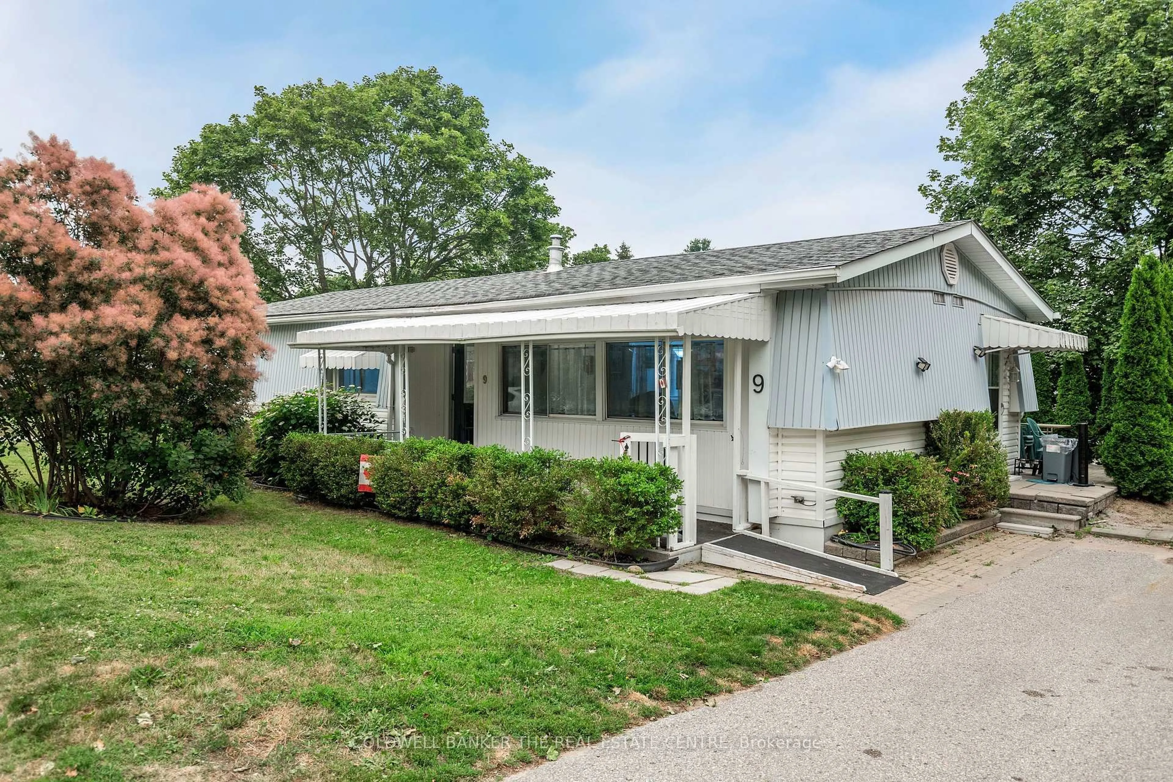 Home with vinyl exterior material, street for 9 Hawthorne Dr, Innisfil Ontario L9S 1P7