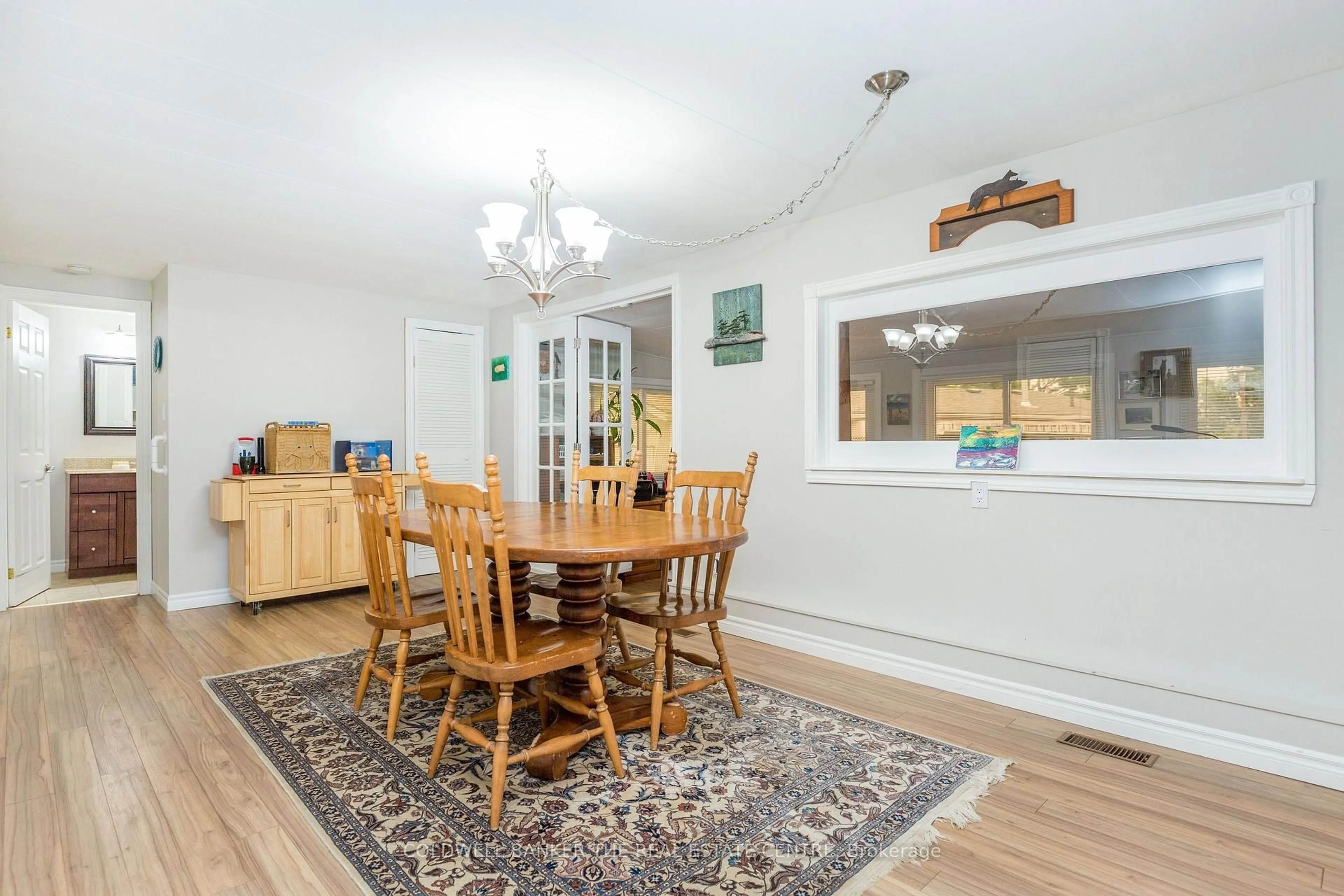 Dining room, wood/laminate floor for 9 Hawthorne Dr, Innisfil Ontario L9S 1P7