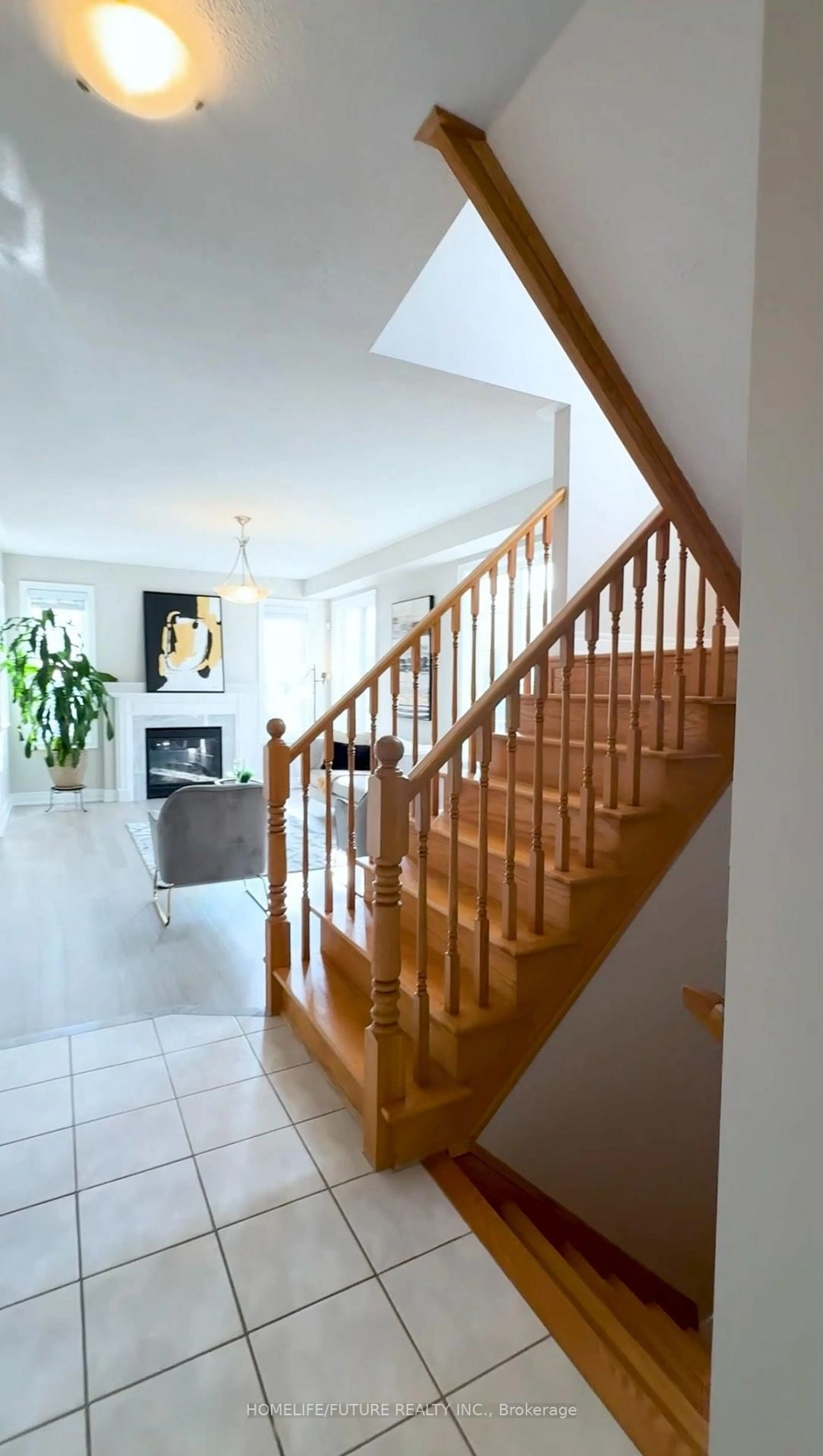 Indoor foyer for 1 Capogna St, Markham Ontario L6B 0H5