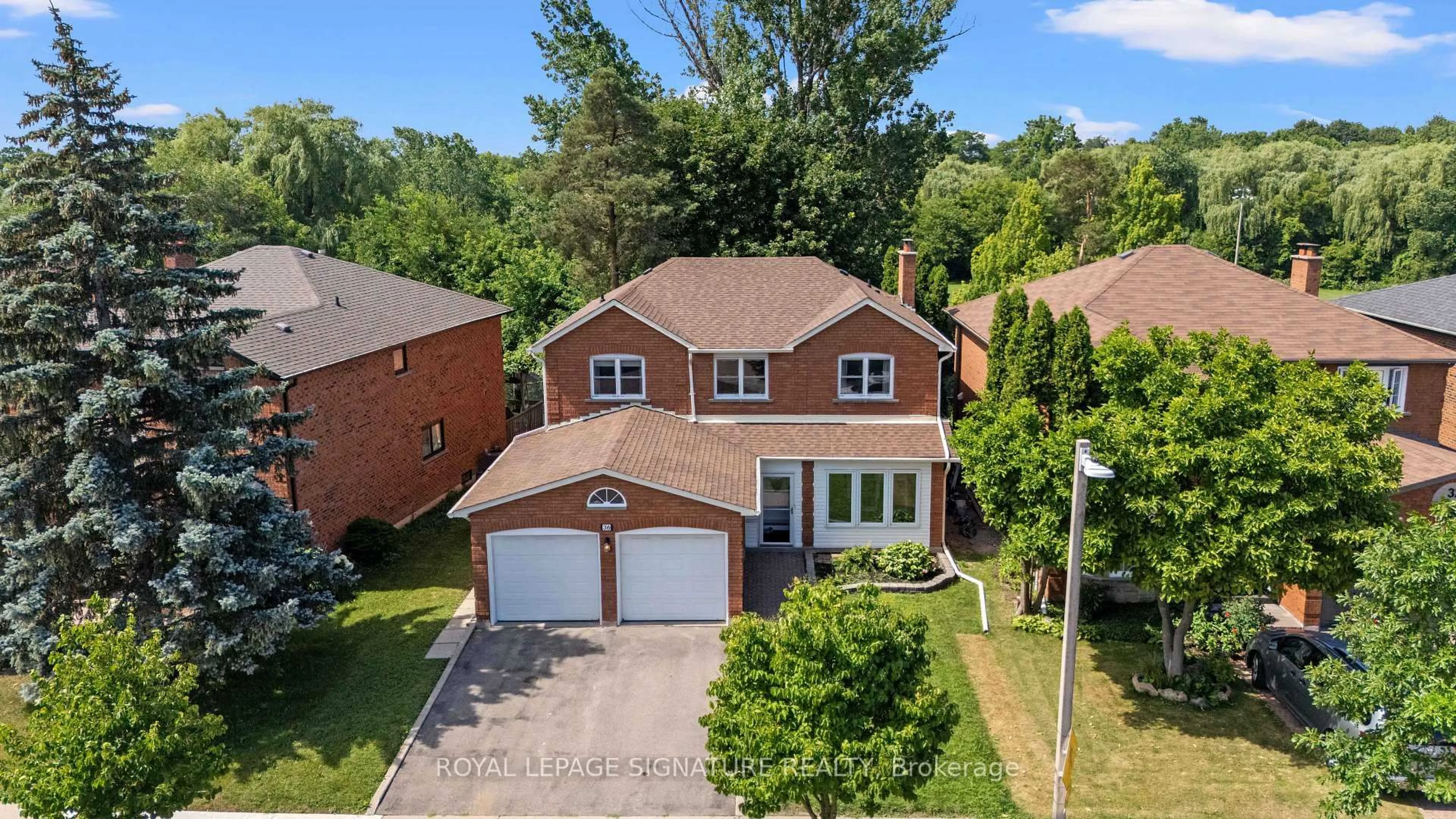 A pic from outside/outdoor area/front of a property/back of a property/a pic from drone, street for 36 Jason St, Vaughan Ontario L4K 3G4