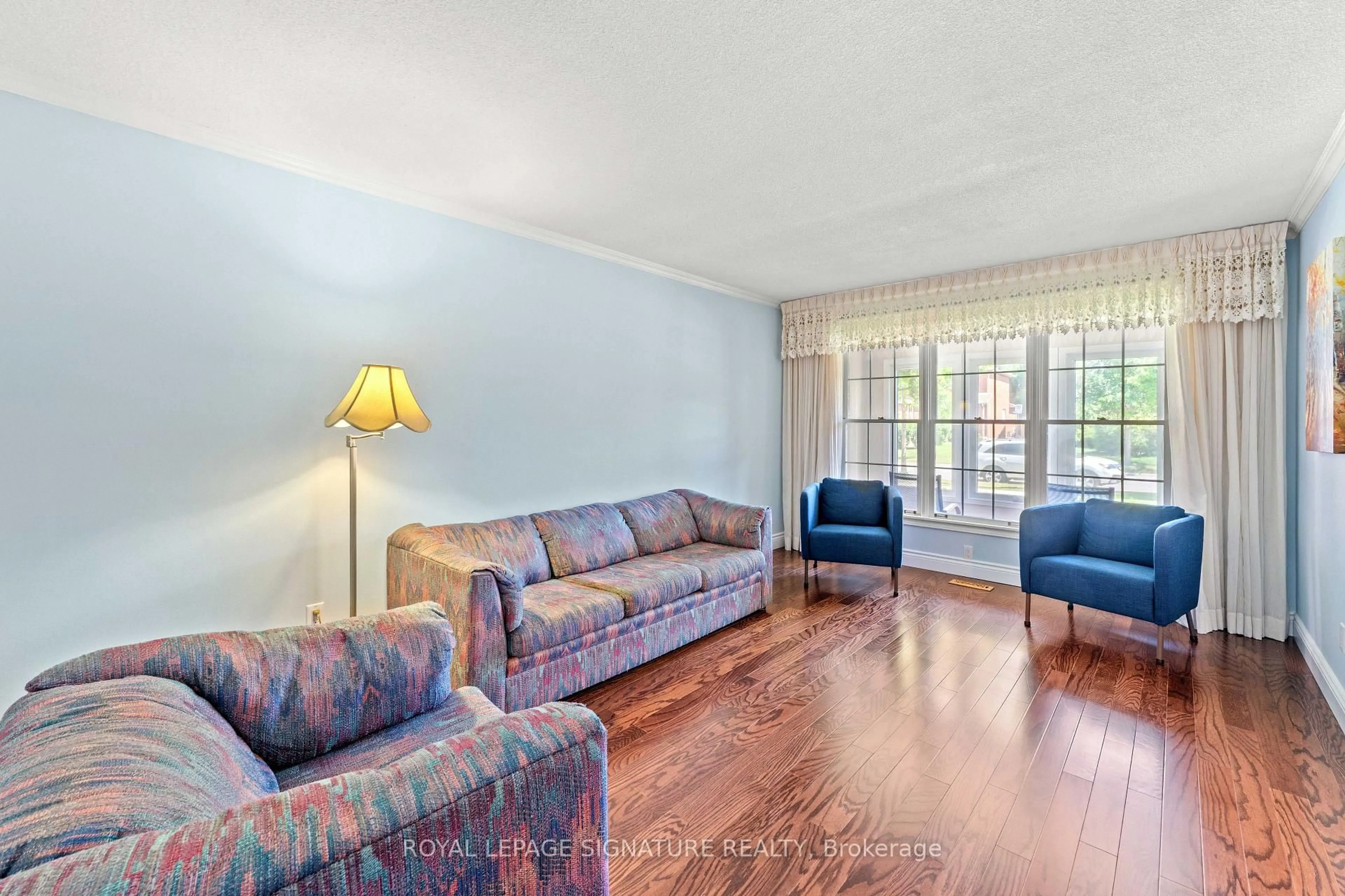Living room with furniture, unknown for 36 Jason St, Vaughan Ontario L4K 3G4