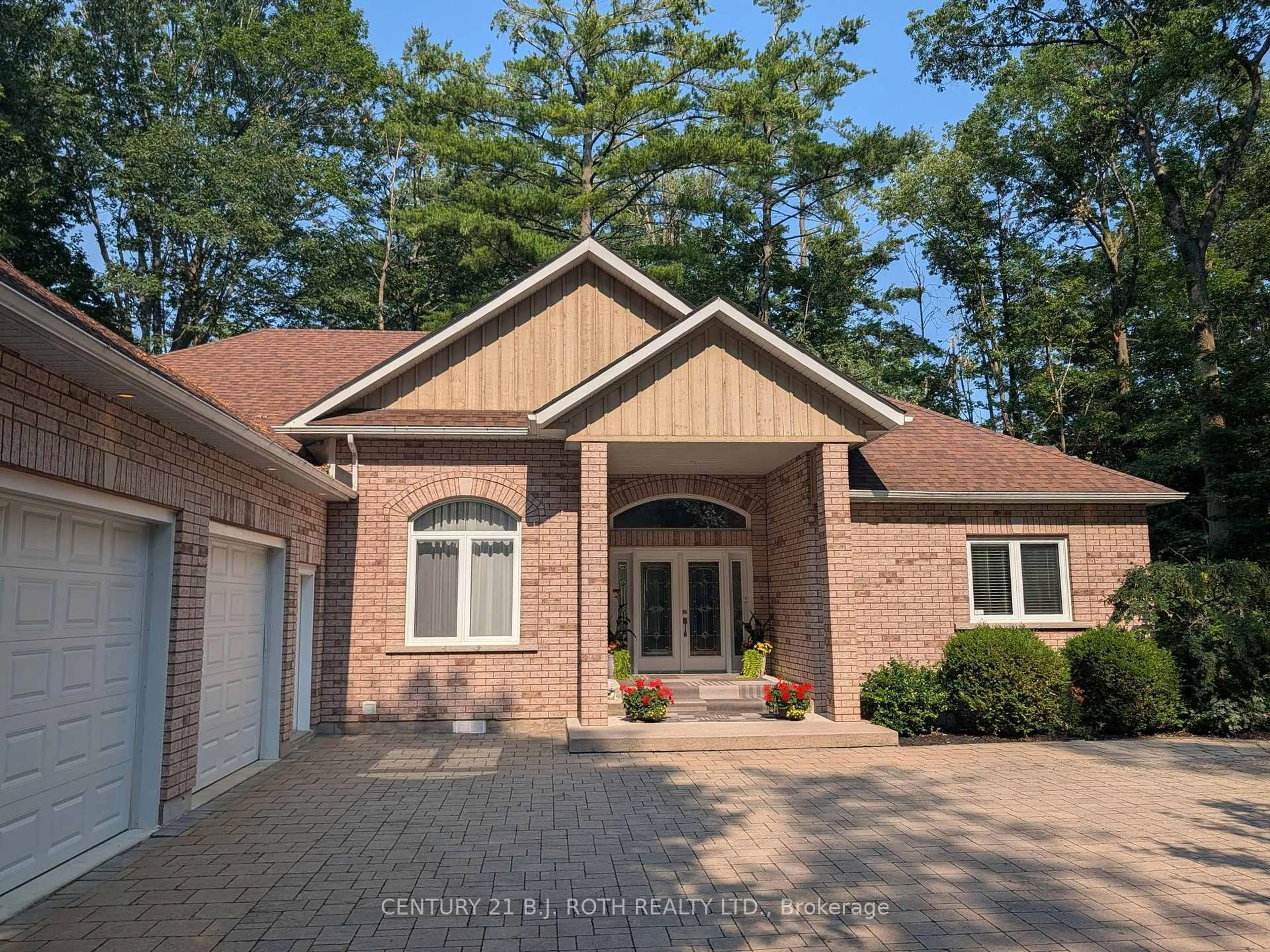 Home with brick exterior material, street for 3925 Algoma Ave, Innisfil Ontario L9S 2M4