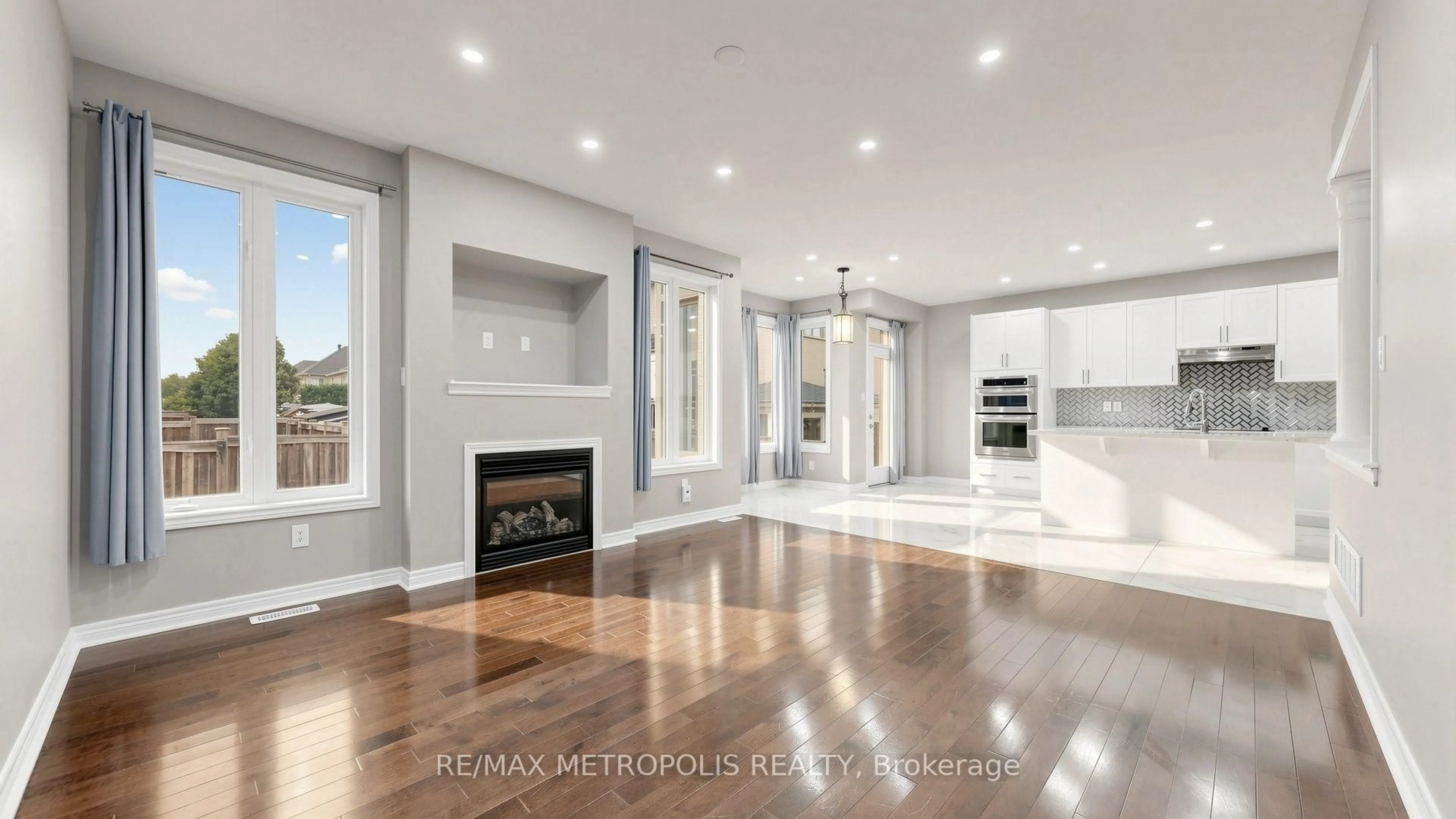 Open concept kitchen, unknown for 138 Yakefarm Blvd, Whitchurch-Stouffville Ontario L4A 0R8