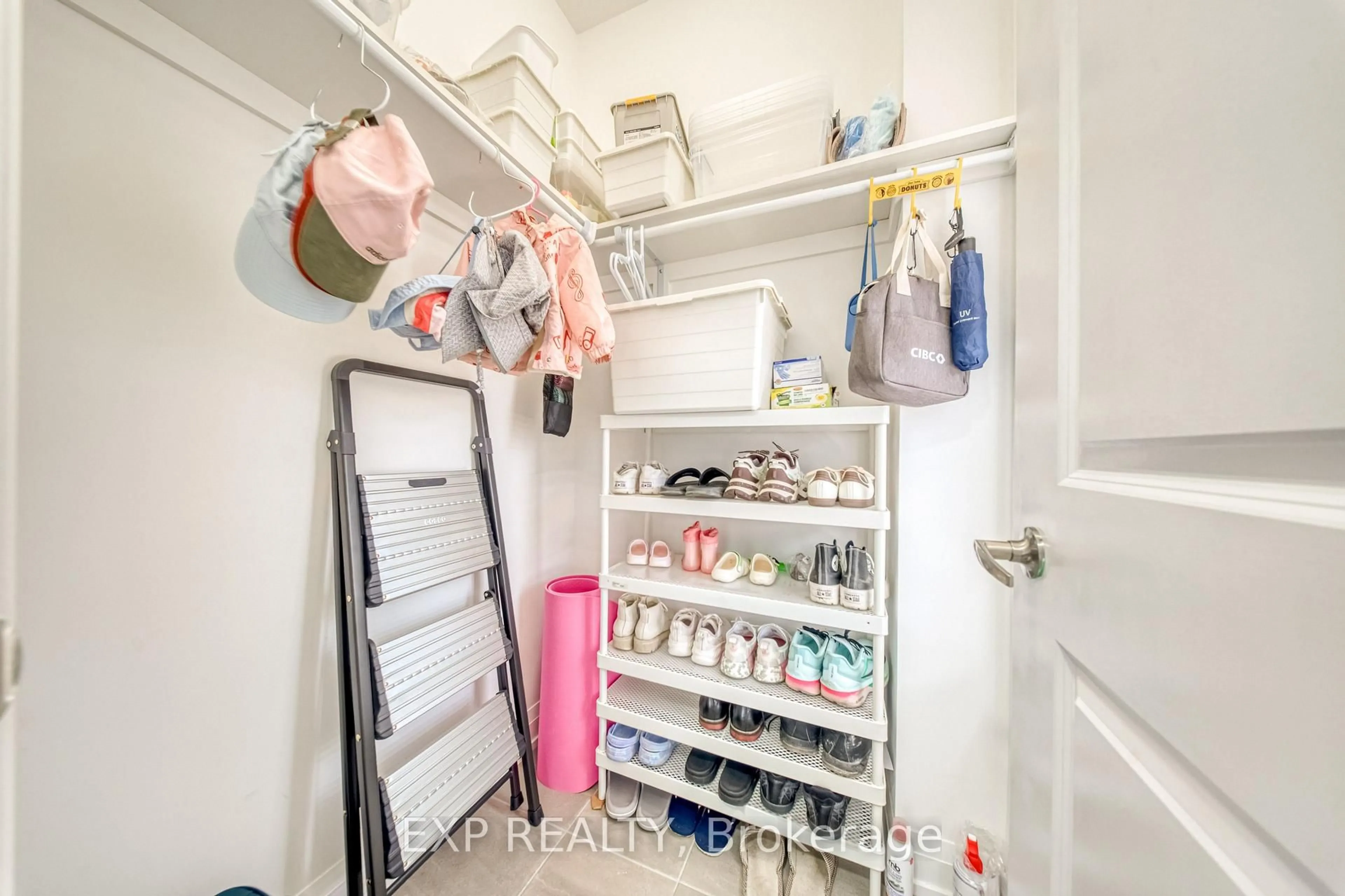 Laundry room for 8 Prosperity Way, East Gwillimbury Ontario L9N 0V1
