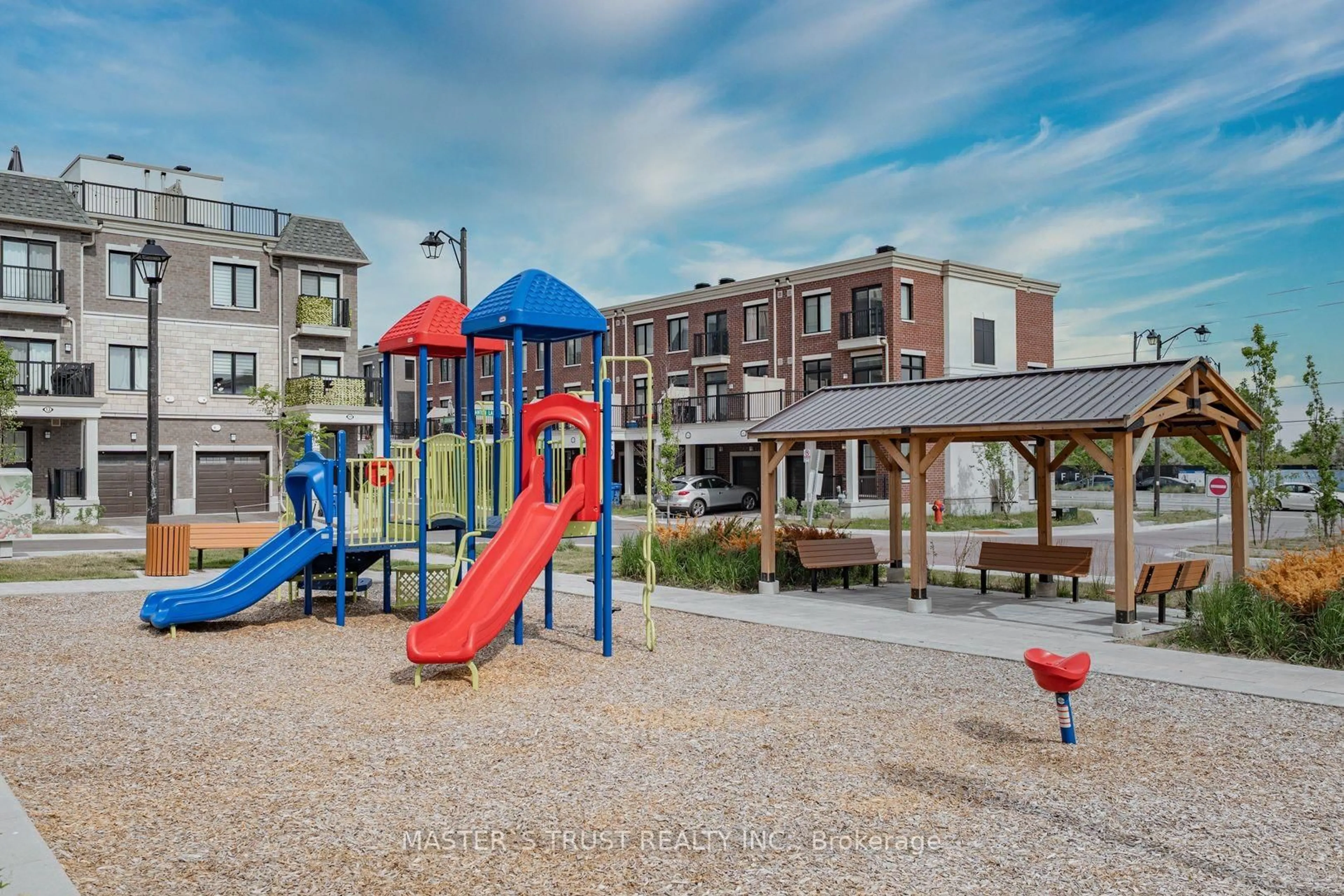 Patio, street for 110 Covington Cres, Whitchurch-Stouffville Ontario L4A 4W8