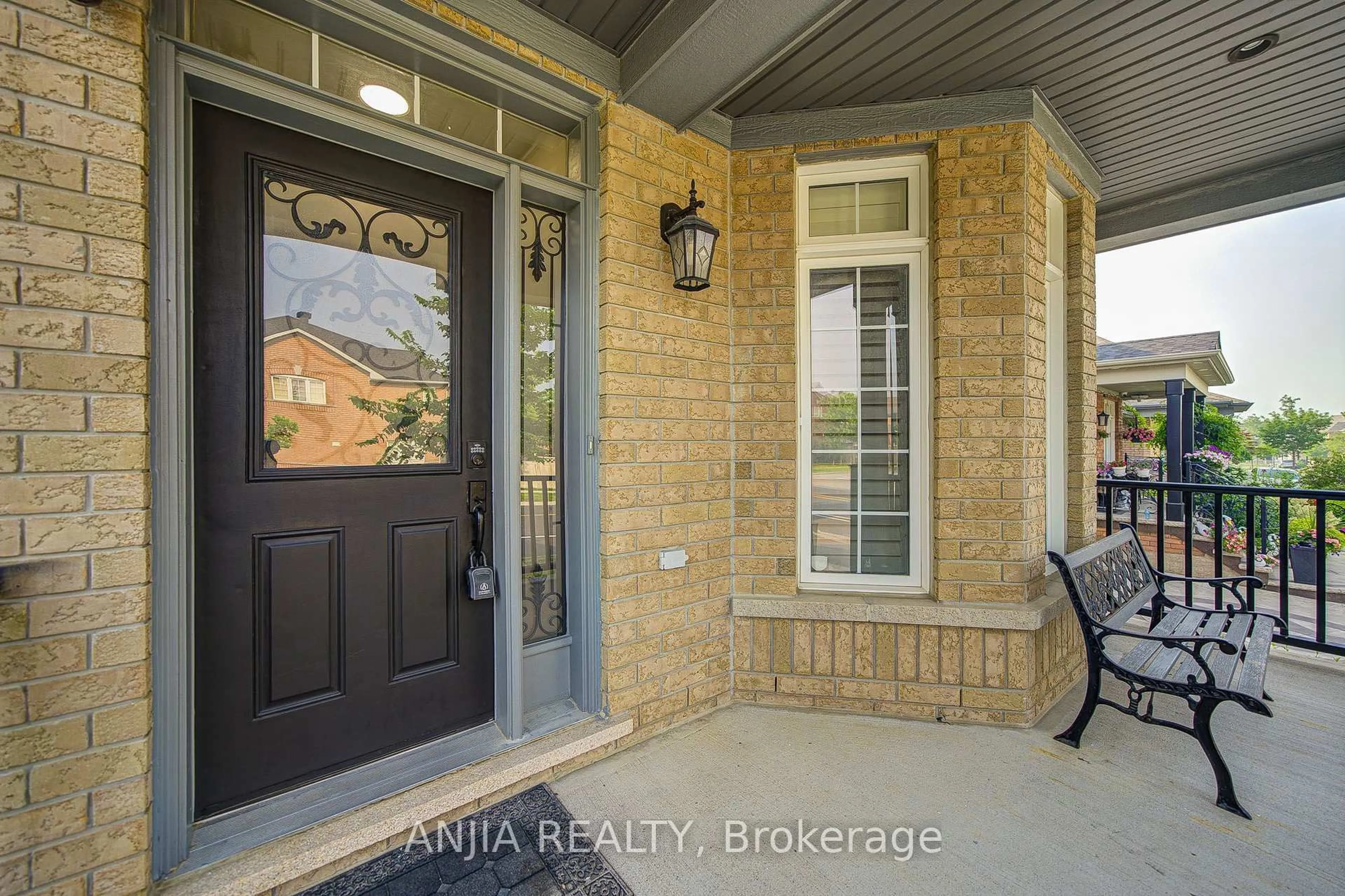 Indoor entryway for 349 Williamson Rd, Markham Ontario L6E 0H2