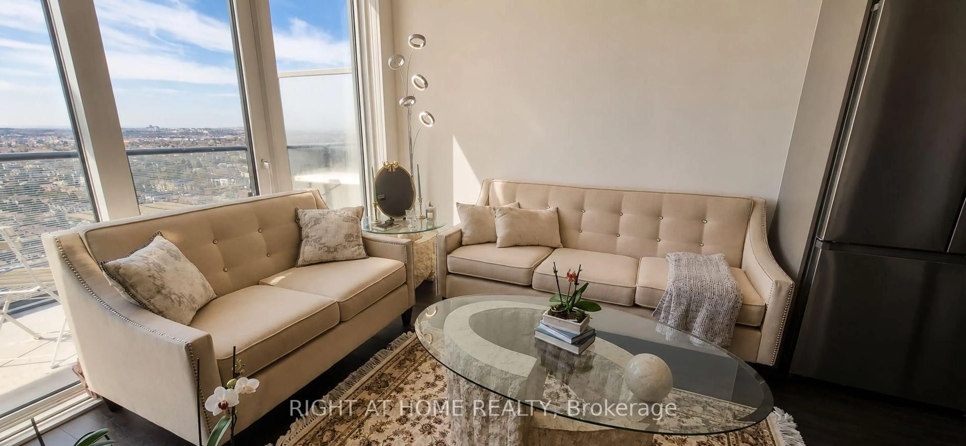 Living room with furniture, unknown for 95 Oneida Cres #Ph12, Richmond Hill Ontario L4B 0H5