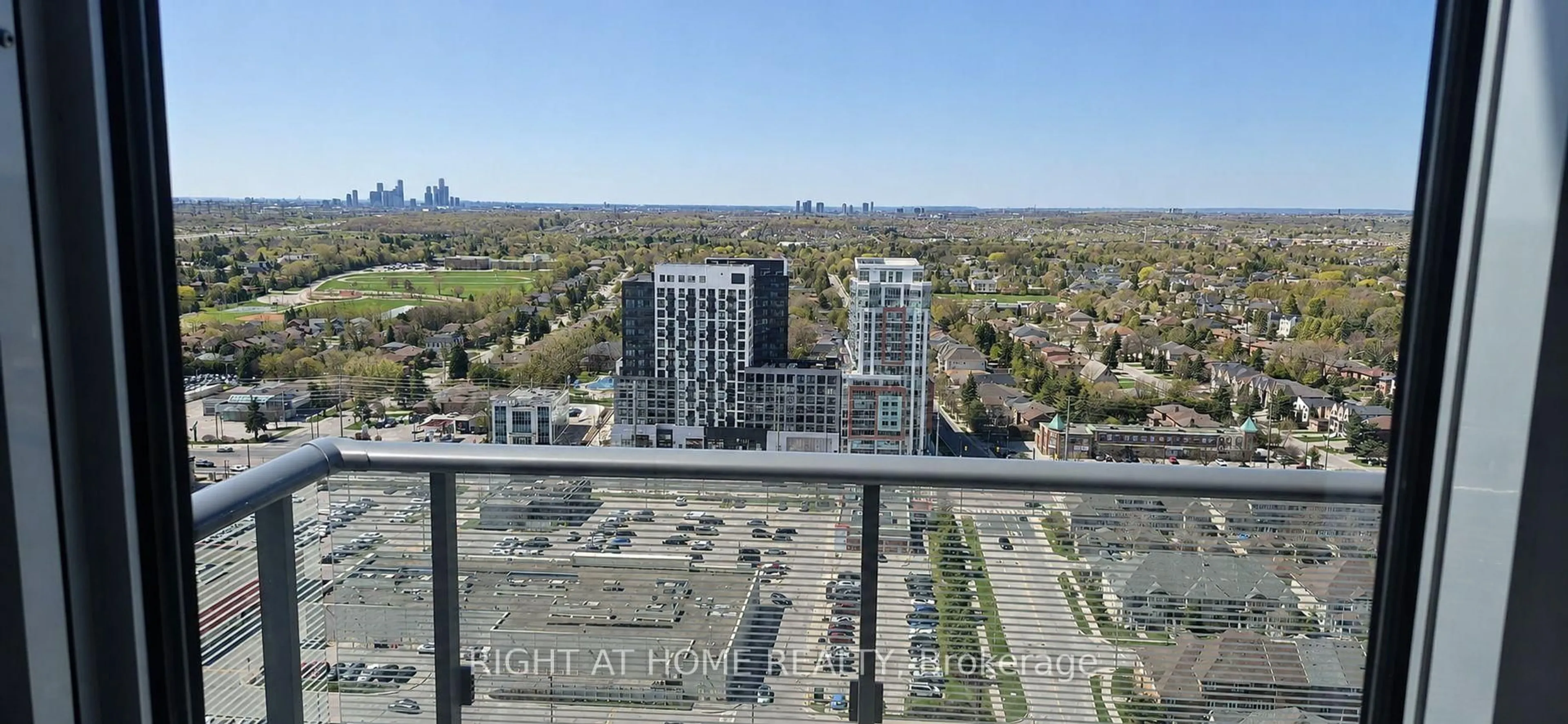 A pic from outside/outdoor area/front of a property/back of a property/a pic from drone, city buildings view from balcony for 95 Oneida Cres #Ph12, Richmond Hill Ontario L4B 0H5