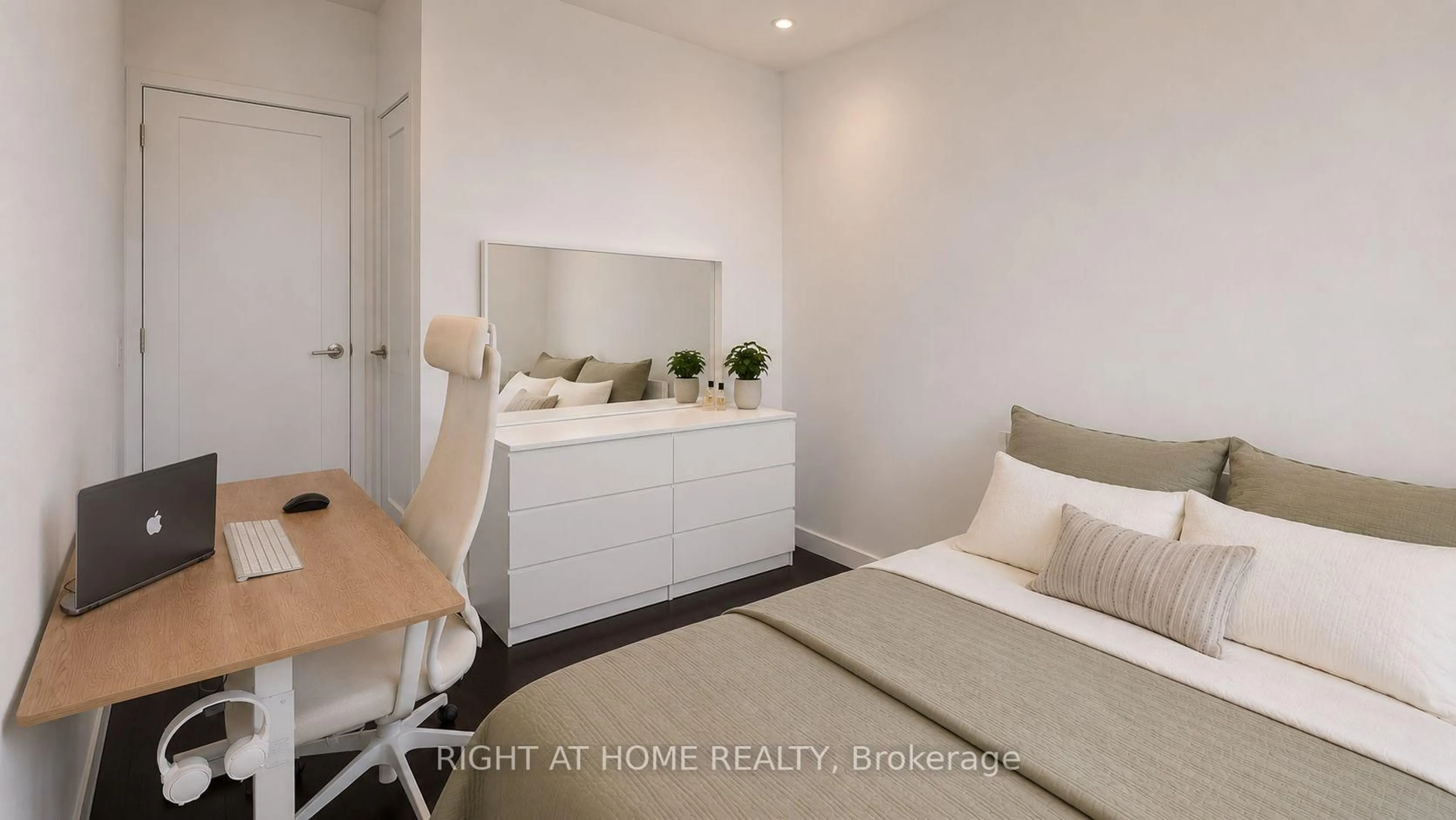 A pic of a room for 95 Oneida Cres #Ph12, Richmond Hill Ontario L4B 0H5