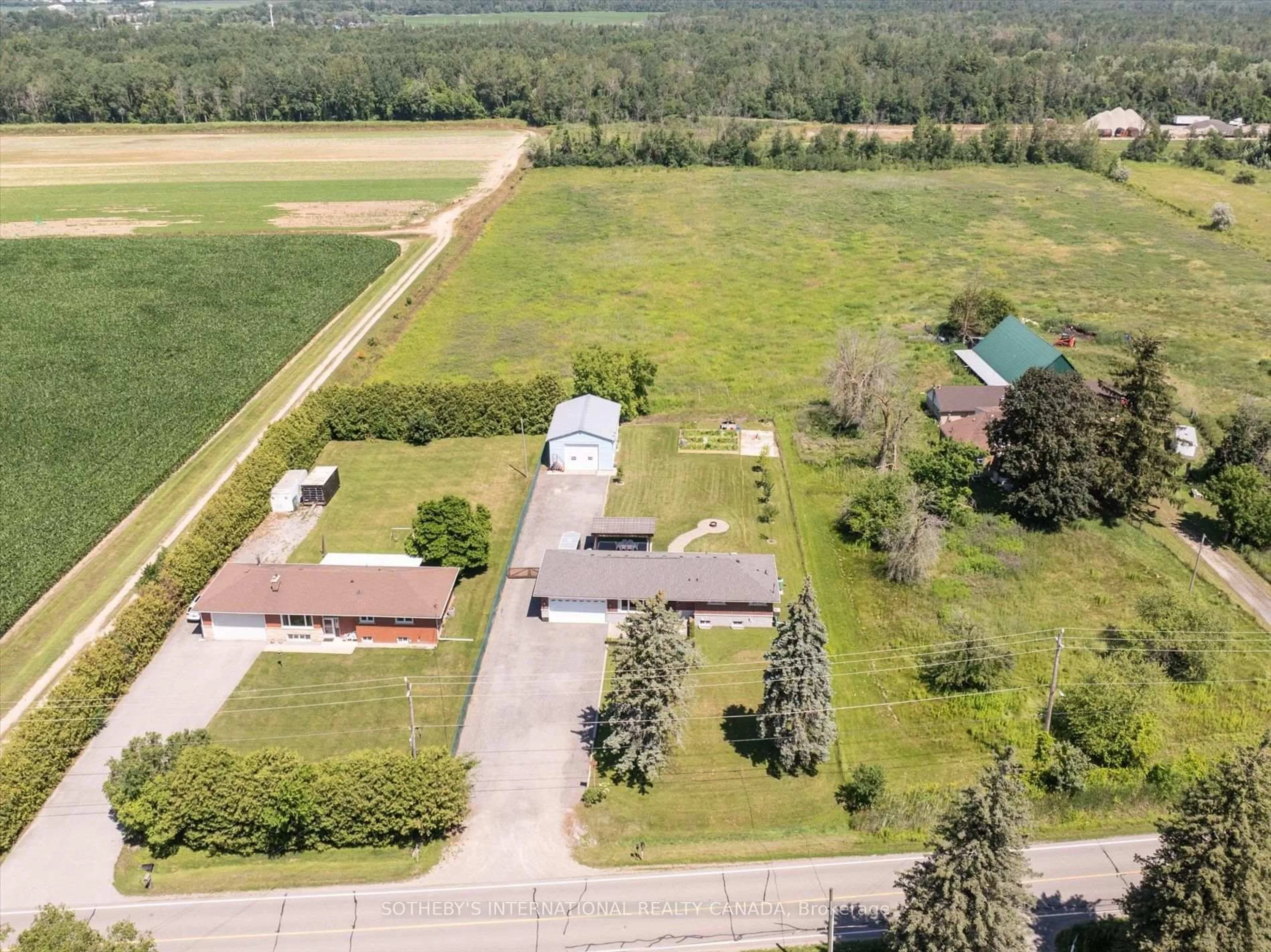 A pic from outside/outdoor area/front of a property/back of a property/a pic from drone, unknown for 1110 Graham Sdrd, King Ontario L3Y 4V9