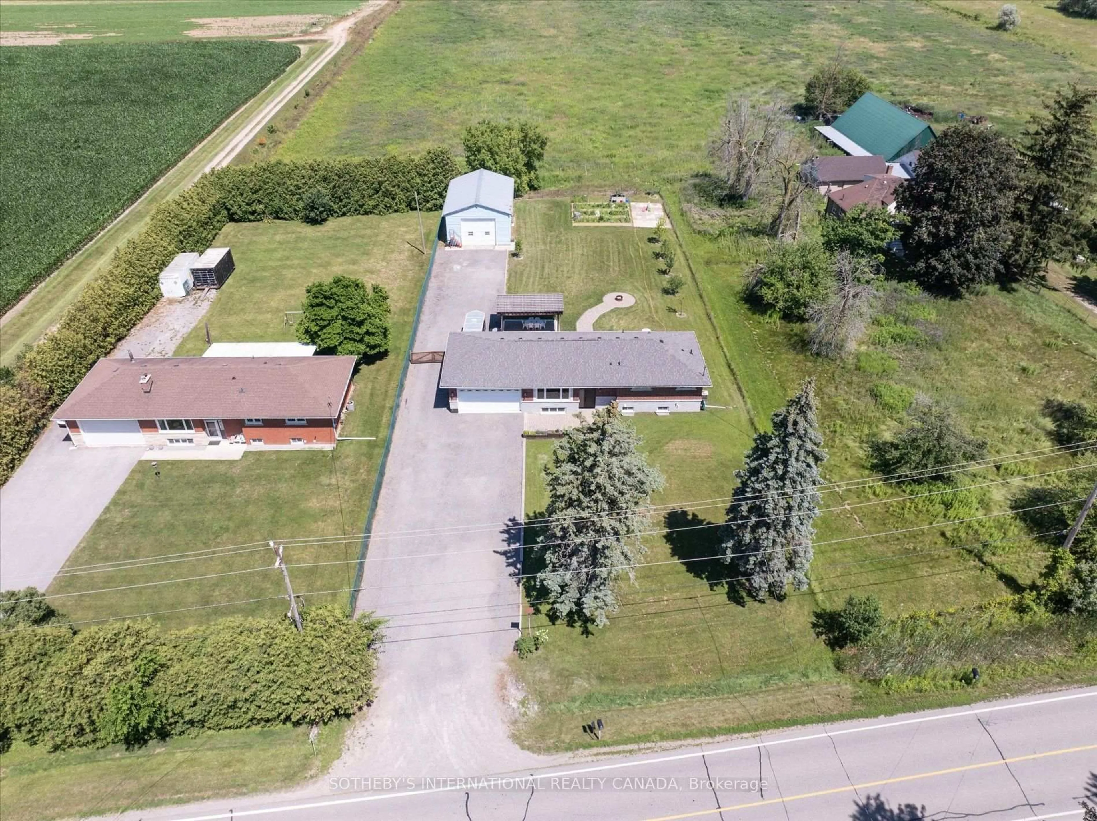 A pic from outside/outdoor area/front of a property/back of a property/a pic from drone, building for 1110 Graham Sdrd, King Ontario L3Y 4V9