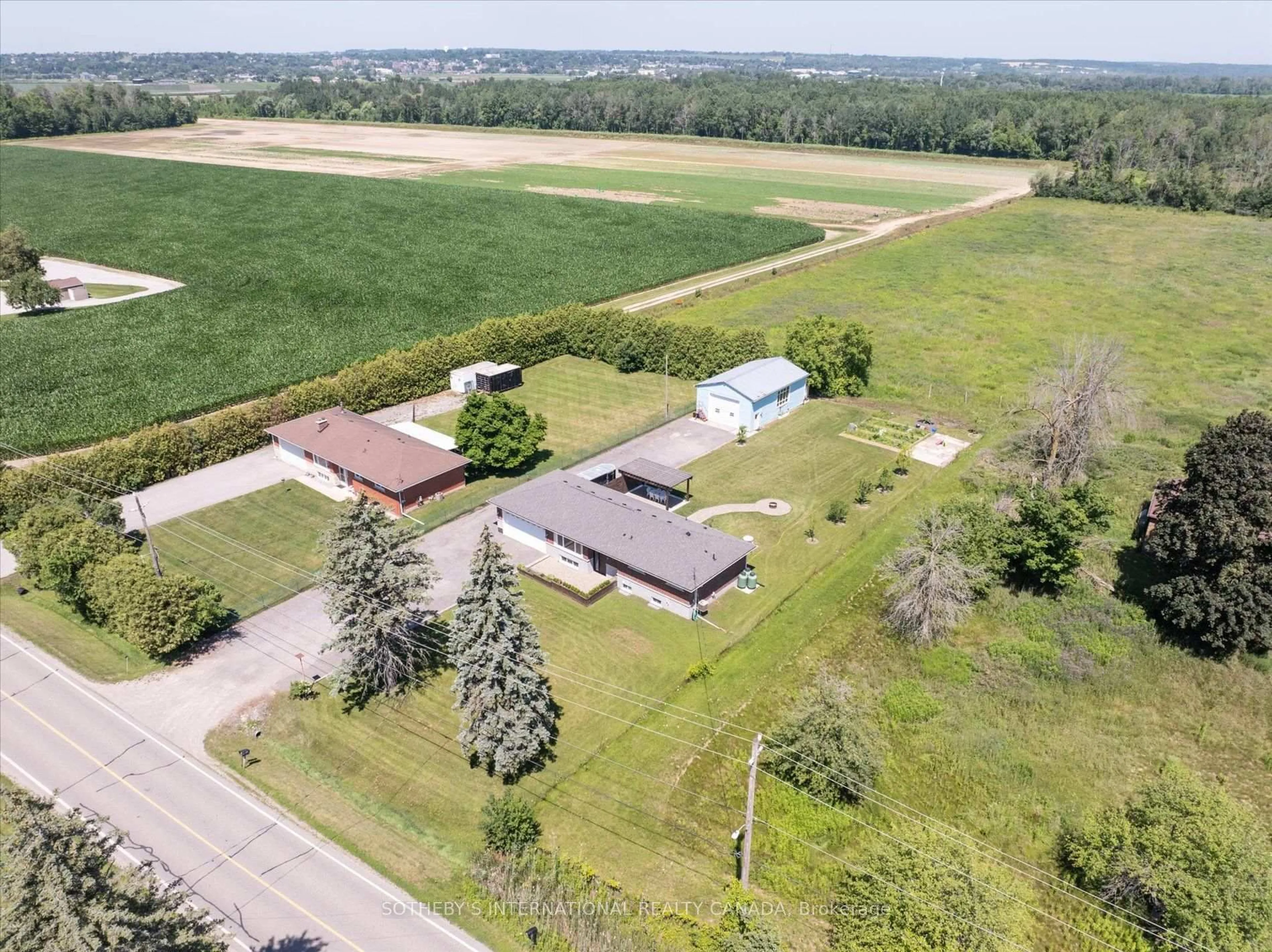 A pic from outside/outdoor area/front of a property/back of a property/a pic from drone, building for 1110 Graham Sdrd, King Ontario L3Y 4V9