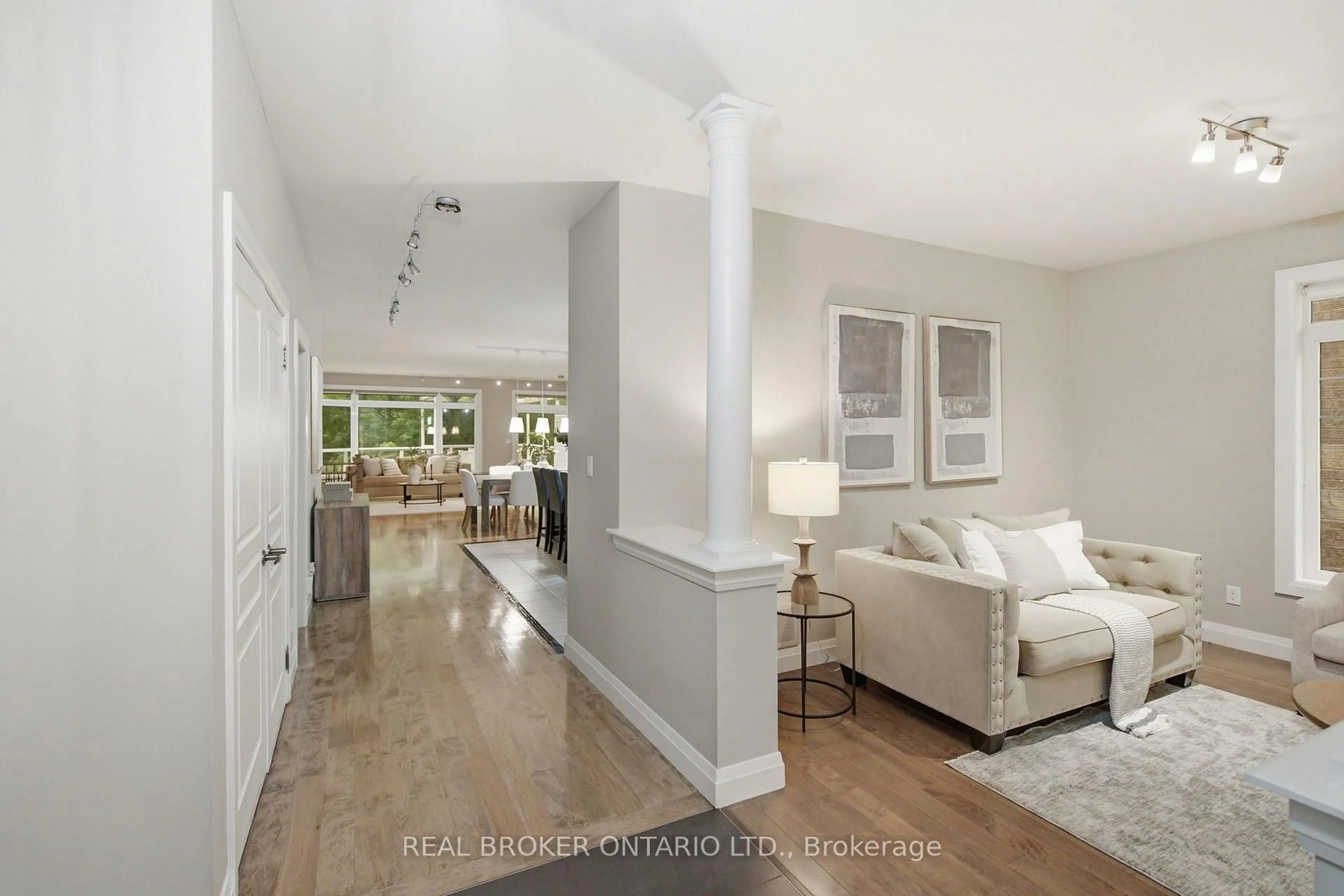Indoor entryway for 126 Second Ave, Uxbridge Ontario L9P 2A2